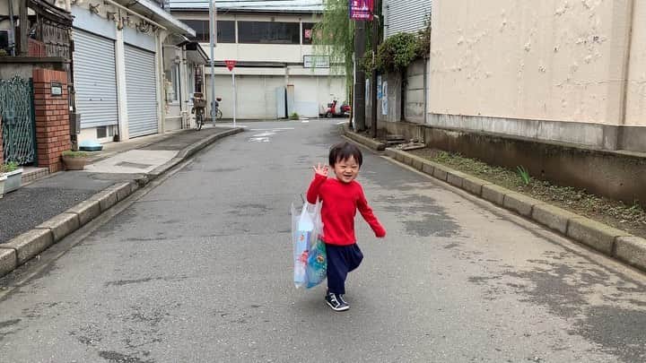 窪塚俊介のインスタグラム：「He just turned 2 today👦✌️ 家族友人知人のおかげですくすく大きくなってます。いつもありごとうございます！家族一同👪」