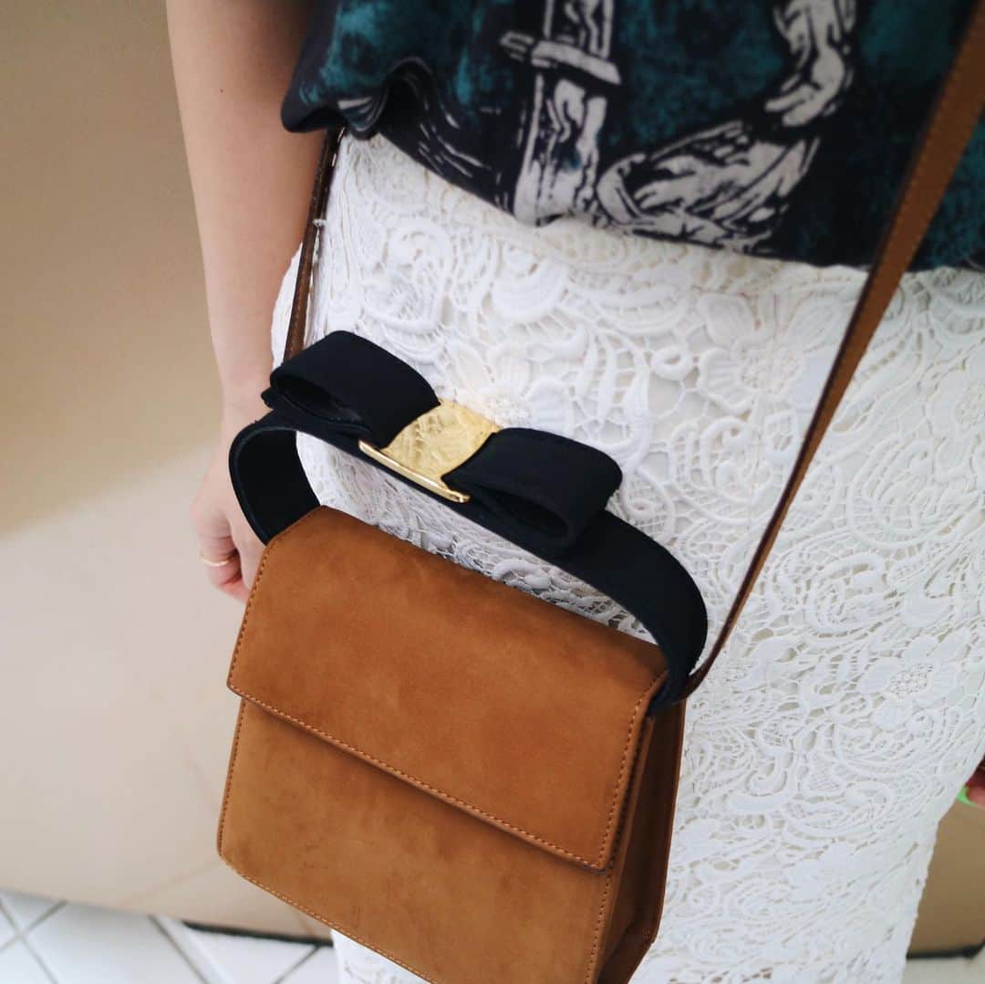 Vintage Brand Boutique AMOREさんのインスタグラム写真 - (Vintage Brand Boutique AMOREInstagram)「SOLD OUT— Salvatore Ferragamo Vintage vara suede 2way bag  Free Shipping Worldwide✈️ DM for more information ≫ ≫ ≫✉️ info@amoremvintagetokyo.com #ガンチーニ #フェラガモガンチーニ #gancini #ferragamogancini #ヴァラ #フェラガモヴァラ  #ヴィンテージ #フェラガモ #ヴィンテージフェラガモ #ヴィンテージブランドブティック #アモーレ #アモーレトーキョー #表参道 #東京  #vintage #Ferragamo #vintageFerragamo #vintagebrandboutique #AMORE #amoretokyo #Tokyo #Omotesando #aoyama」7月23日 16時58分 - amore_tokyo