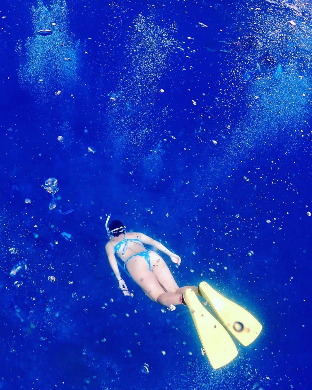 小野美公さんのインスタグラム写真 - (小野美公Instagram)「ラッセンに描かれたような私達。  #イルカ  #マナティー #宮古島 #ラッセン #ラッセンに描かれたような私達」7月23日 17時16分 - mikuhead