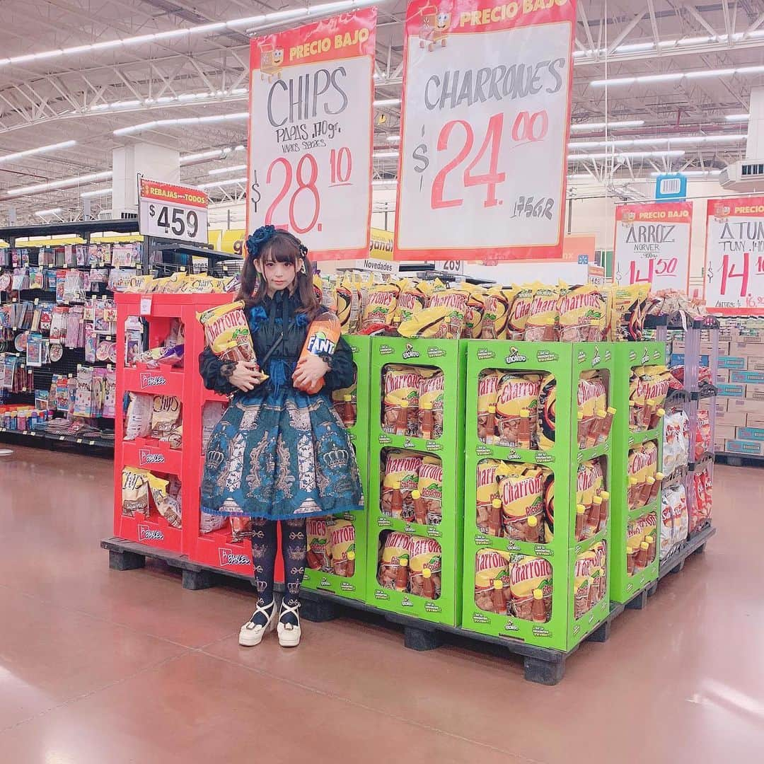 深澤翠さんのインスタグラム写真 - (深澤翠Instagram)「Lolita in Walmart  #mexico #Monterrey #walmart #lolitafashion  #enchantlicenchantilly」7月23日 17時17分 - midorifukasawa