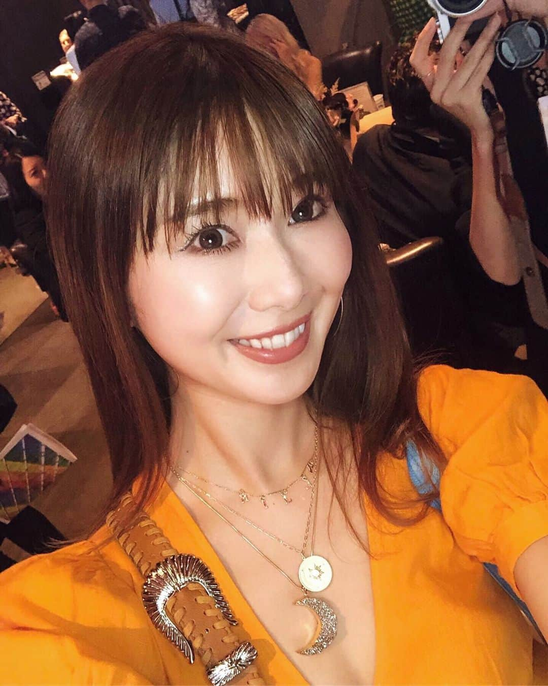 一木美里さんのインスタグラム写真 - (一木美里Instagram)「𝑓𝑎𝑣𝑜𝑢𝑟𝑖𝑡𝑒 𝑙𝑎𝑦𝑒𝑟𝑒𝑑 𝑛𝑒𝑐𝑘𝑙𝑎𝑐𝑒𝑠♡  NYで買った3つのネックレスを重ね付けしてます。 わたしの中で 久しぶりのネックレスブーム。 チョーカーっぽいものの次に、コイン系が流行っていて みんな自分に合ったモチーフのものを たくさん重ね付けしてるんだって💛 わたしは名前、太陽のコイン、月のストーン💕  #MillyNycNyc#NewYork#shopping#jewelry#luckycharms#sun#moon#namenecklace#ネームネックレス#ラッキーチャーム#ニューヨーク#ジュエリー」7月23日 17時25分 - misato_ichiki