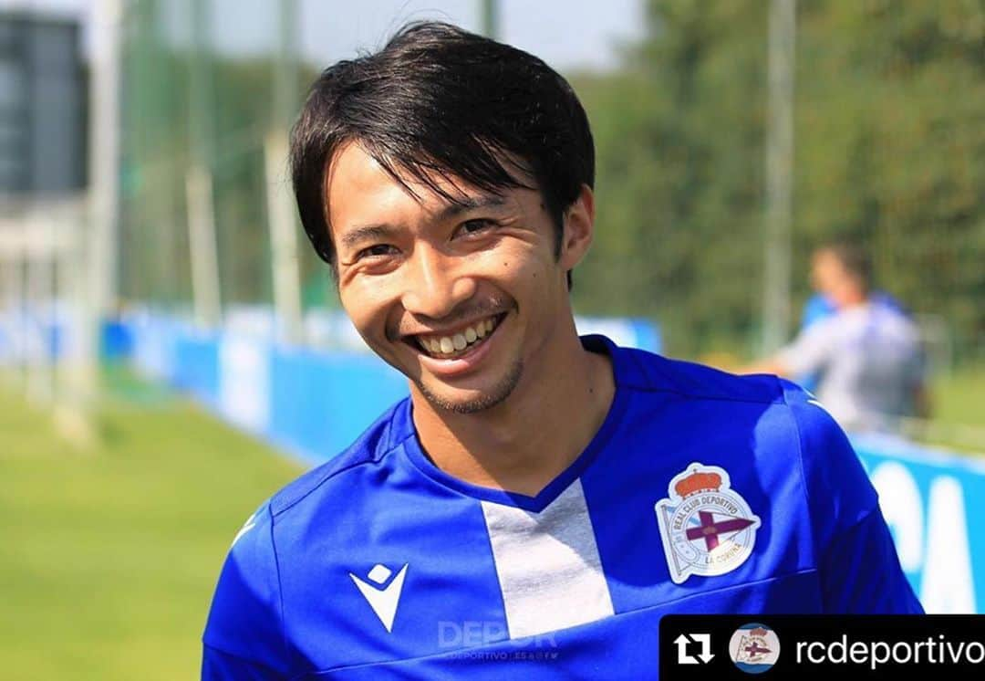 サッカーキングさんのインスタグラム写真 - (サッカーキングInstagram)「. 柴崎、デポルの練習に合流で笑顔 （2019.07.22） . 📷Photo from @rcdeportivo . . ----------------- Gaku Shibasaki xa coñeceu aos seus compañeiros do #Dépor hoxe na Cidade Deportiva de Abegondo. 🇯🇵 本日、柴崎岳選手はチームに初合流。デポルティーボ・ラ・コルーニャの練習場アベゴンドで共に戦うチームメイトたちと初顔合わせ。 ----------------- . #リポスト #RePost #柴崎岳 #GakuShibasaki #デポルティボ #デポルティボラコルーニャ #deportivolacoruña #deportivolacoruna #Deportivo #depol #Branquiazuis #日本代表 #daihyo #サムライブルー #SamuraiBlue #🇯🇵 #football #futbol #futebol #サッカー #⚽️ #サッカーキング」7月23日 17時25分 - soccerkingjp