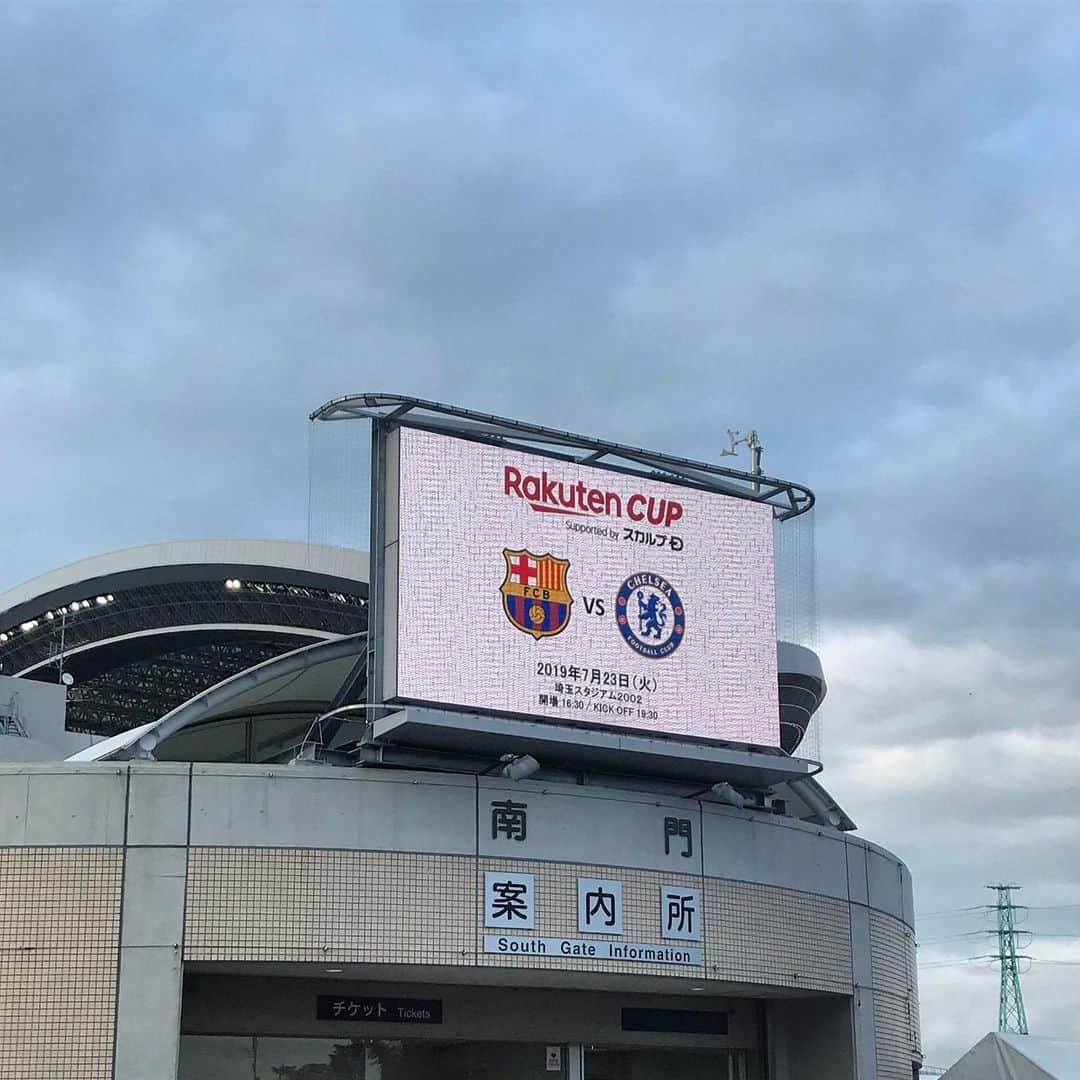 大川佑のインスタグラム：「普段とは全然違う雰囲気、スタッフ。 #rakutencup #barca #chelsea」