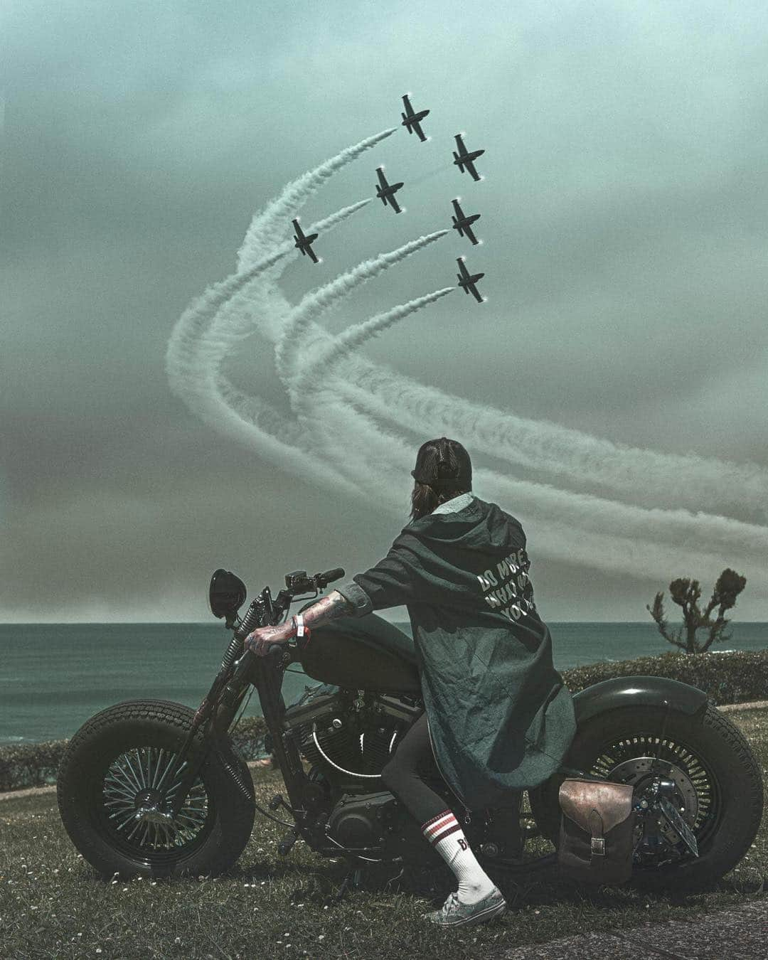 epidemic_motorsさんのインスタグラム写真 - (epidemic_motorsInstagram)「@wheels_and_waves 📸 @de_ranieri_simone  Biker @frenchissima #wheelsandwaves #biarritz #motogirl @breitling #airplanes @wildust_sisters @defybags #cup #profoto #nikon #photography @harleydavidson」7月23日 17時48分 - epidemic_motors