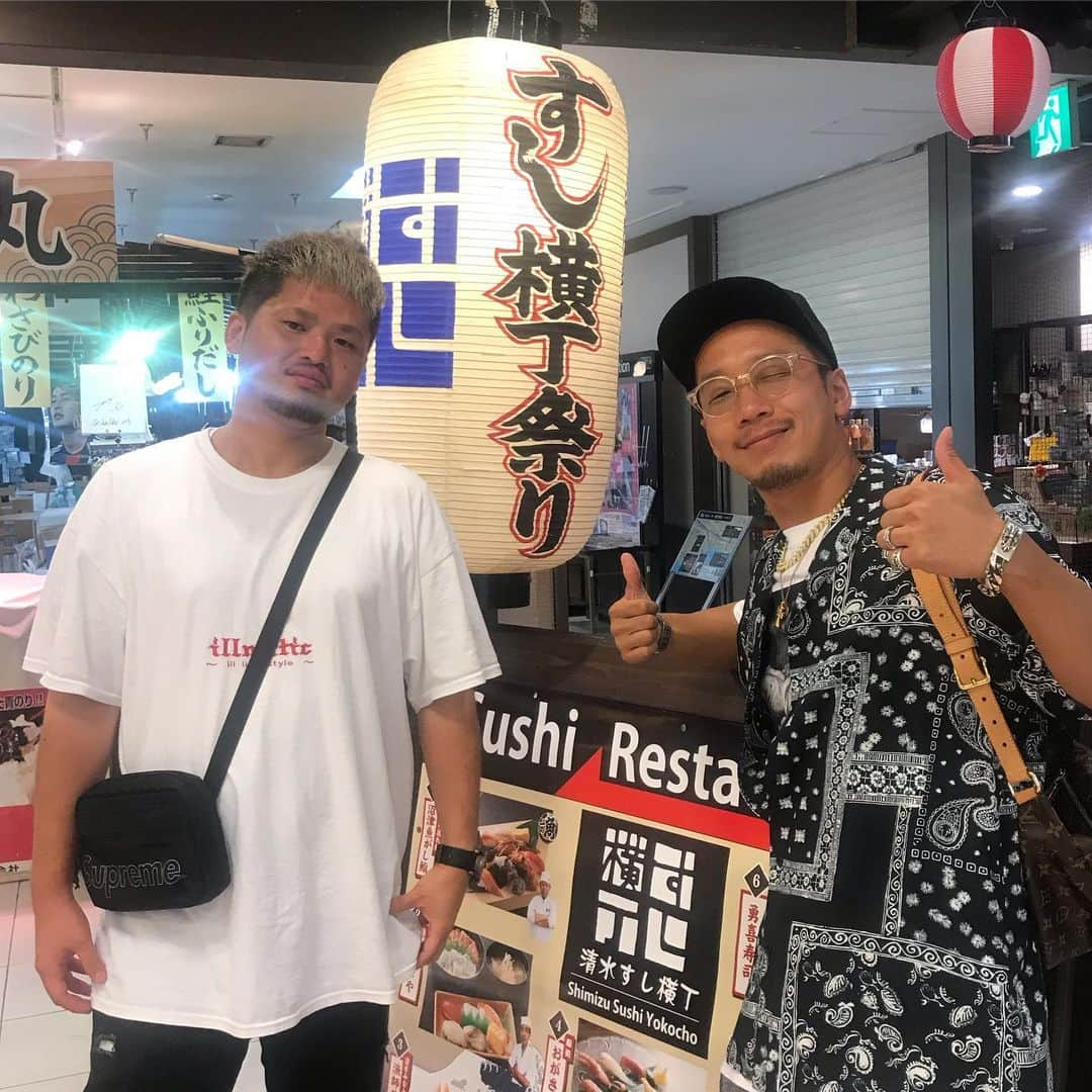 イルマニアさんのインスタグラム写真 - (イルマニアInstagram)「久しぶりにローションと遊んだ🧴🧴🧴 ・ ・ 静岡で、さわやか食べて🍴イチゴのスムージー飲んで🍓 寿司食べて🍣 世界遺産見て楽しんだwww ・ ・ 2人とも太ったし千葉出身と埼玉出勤が静岡で遊ぶのも新鮮だったぜ😎 また遊ぼ🤟🔥 ・ ・ イルマニア#mcma#埼玉#静岡#千葉#hiphop#music#rap#talkbox#さわやか#うおがし#イチゴ#zara#shopping#illmatic#holiday」7月23日 17時58分 - mcma0821