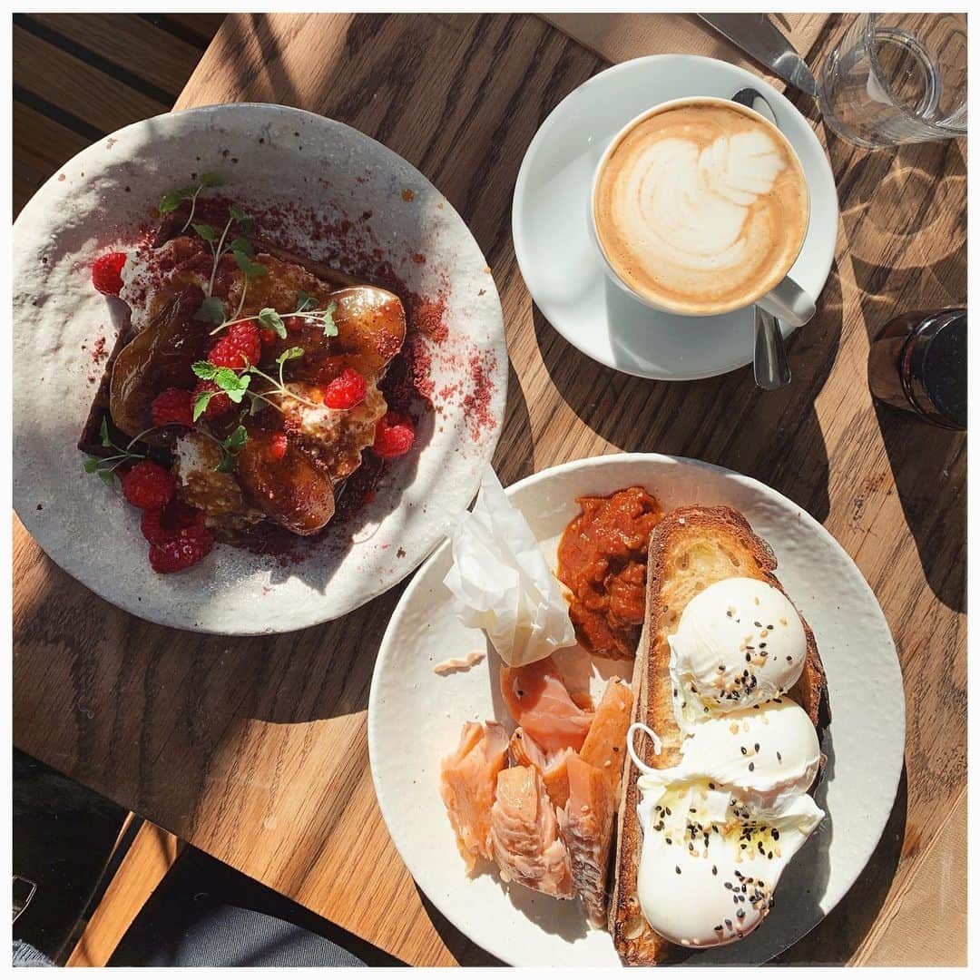 舞川あいくさんのインスタグラム写真 - (舞川あいくInstagram)「early breakfast😋🥐🥐//🇦🇺 毎日でも通いたいカフェ見つけた コーヒーも美味しい☕️💕 #sydney #breakfast #mecca」7月23日 17時56分 - aiku_0817__