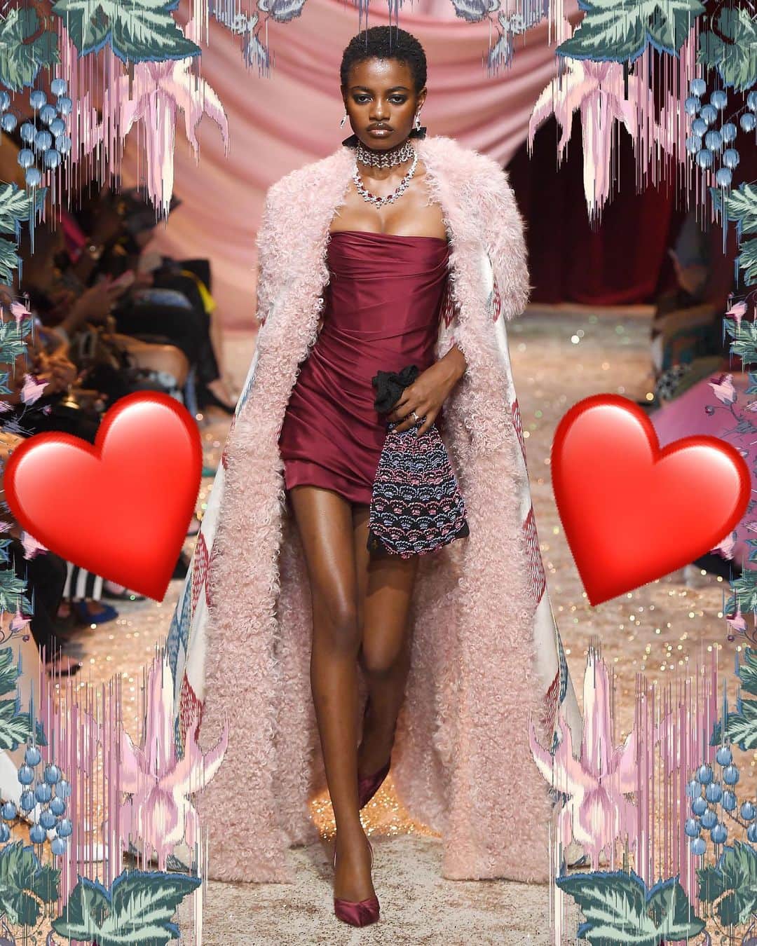 ウリヤナ・セルギエンコのインスタグラム：「I’m mad keen on this look! Dreaming to dress effortlessly chic like this every day, if @faideeofficial @ravilunia will allow 🤪😍 Я в восторге от этого образа, мечтаю так непринуждённо одеваться каждый день, если позволит @ravilunia 😍🤪」