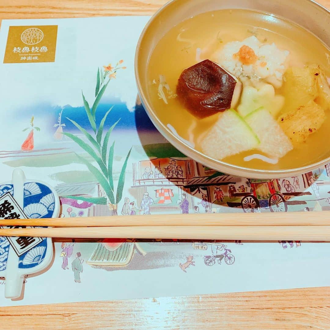 武田るいさんのインスタグラム写真 - (武田るいInstagram)「神楽坂🍴 くずし割烹 枝魯枝魯🐟 京都と神楽坂にあるみたい🍴 コースのみ毎月変わるよ〜☺️💕 和食なのにおしゃれな味でお値段もお手頃で行きやすいよ😚✌︎✨ 大好きなお店〜🙈 フォアグラ、はも、うなぎ、うに、トウモロコシのかき氷、色んな旬の食べ物美味しすぎたよ👸💕 最近妹が和食好きなので一緒に行って幸せな時間〜♬ #神楽坂 #神楽坂グルメ #tokyo #枝魯枝魯 #和食 #くずし割烹 #dinner」7月23日 18時24分 - rui_1002