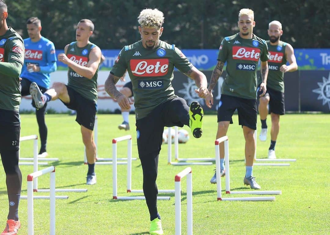 SSCナポリさんのインスタグラム写真 - (SSCナポリInstagram)「🏃🏻‍♂️ This morning 👉 #WorkOut 💙 #ForzaNapoliSempre」7月23日 18時24分 - officialsscnapoli