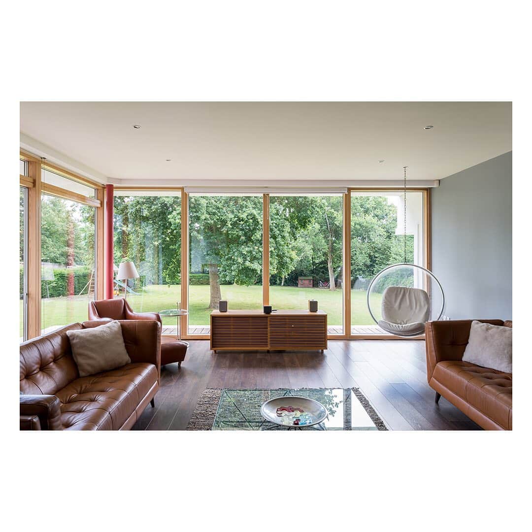 The Modern Houseさんのインスタグラム写真 - (The Modern HouseInstagram)「#forsale a light-filled modern home in East Sussex designed by the esteemed architecture and interior design firm @conranandpartners Link in our bio to see the sales particulars.」7月23日 18時24分 - themodernhouse