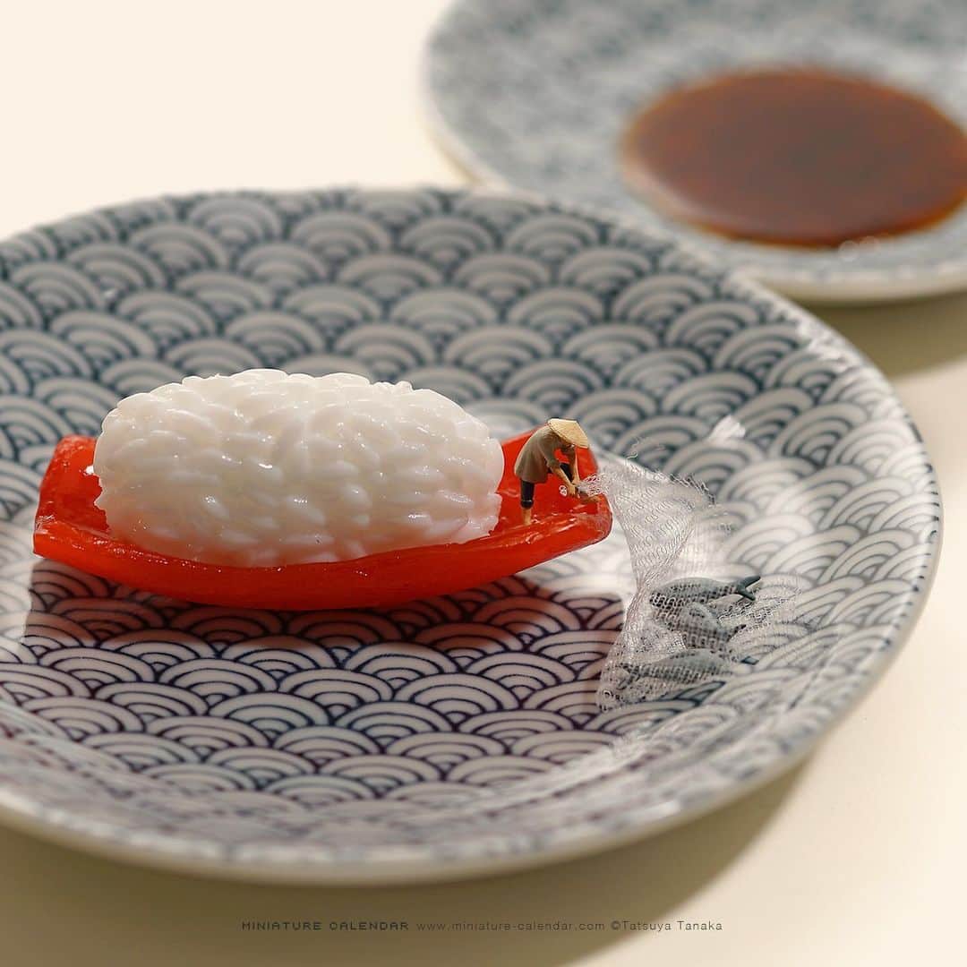 田中達也さんのインスタグラム写真 - (田中達也Instagram)「. Sushi Selection🍣 . 寿司をネタにした作品を集めました。 #おスシティ . Fakefood by @maiduru_shop .」7月23日 18時24分 - tanaka_tatsuya