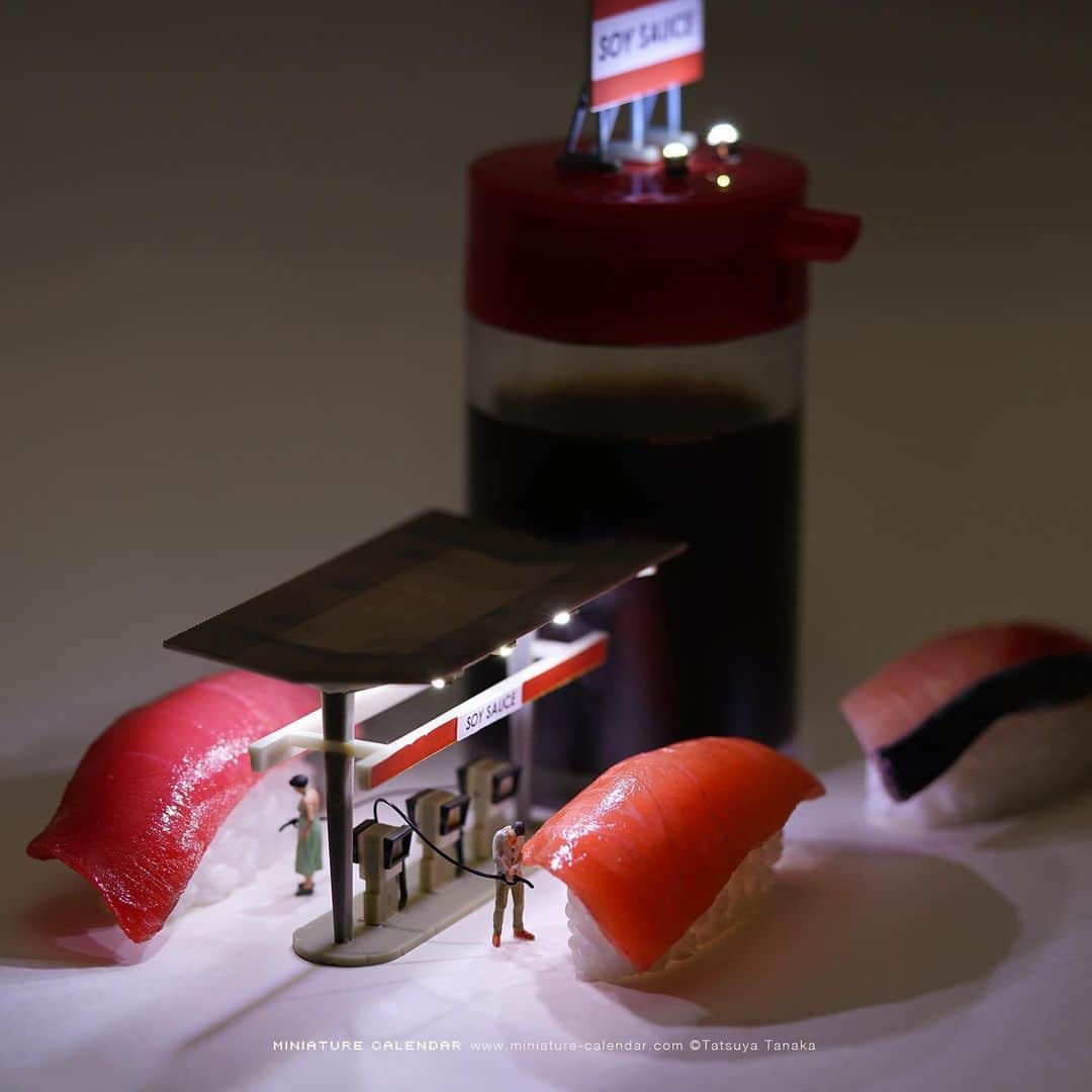 田中達也さんのインスタグラム写真 - (田中達也Instagram)「. Sushi Selection🍣 . 寿司をネタにした作品を集めました。 #おスシティ . Fakefood by @maiduru_shop .」7月23日 18時24分 - tanaka_tatsuya