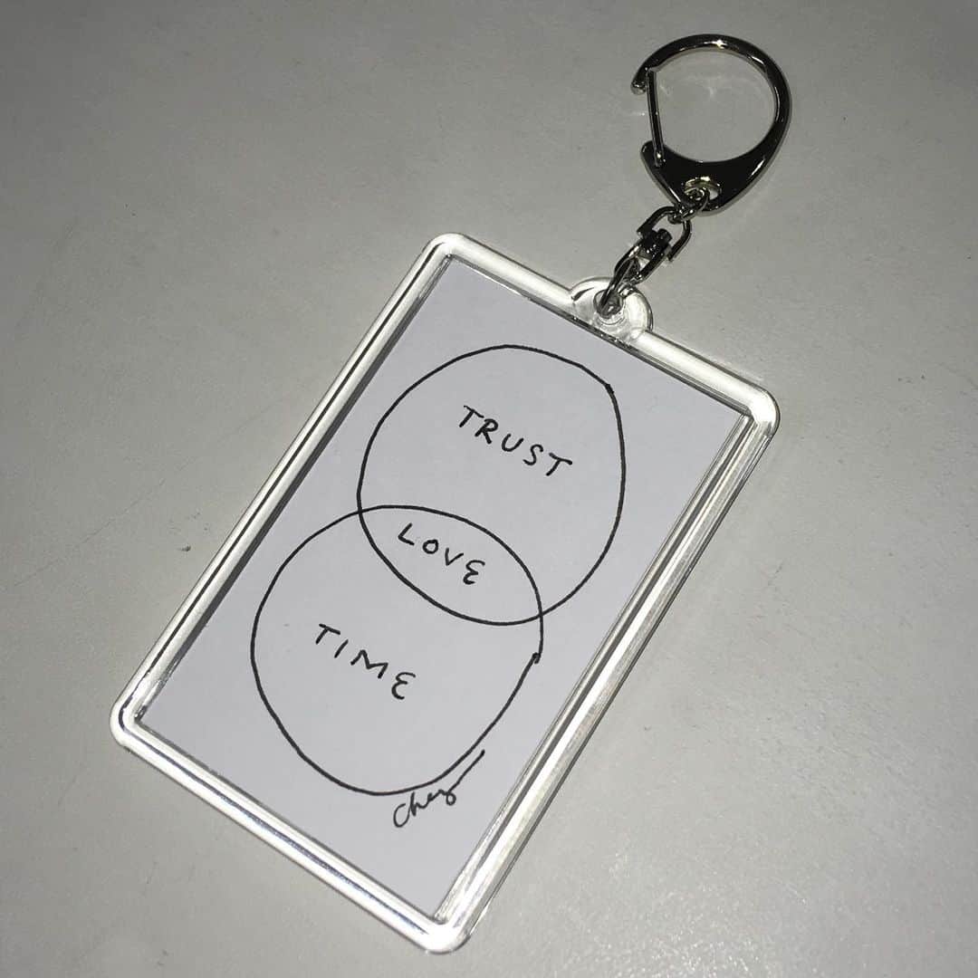 トロ・イ・モアのインスタグラム：「15 hand drawn keychains now available at @ccommunee」