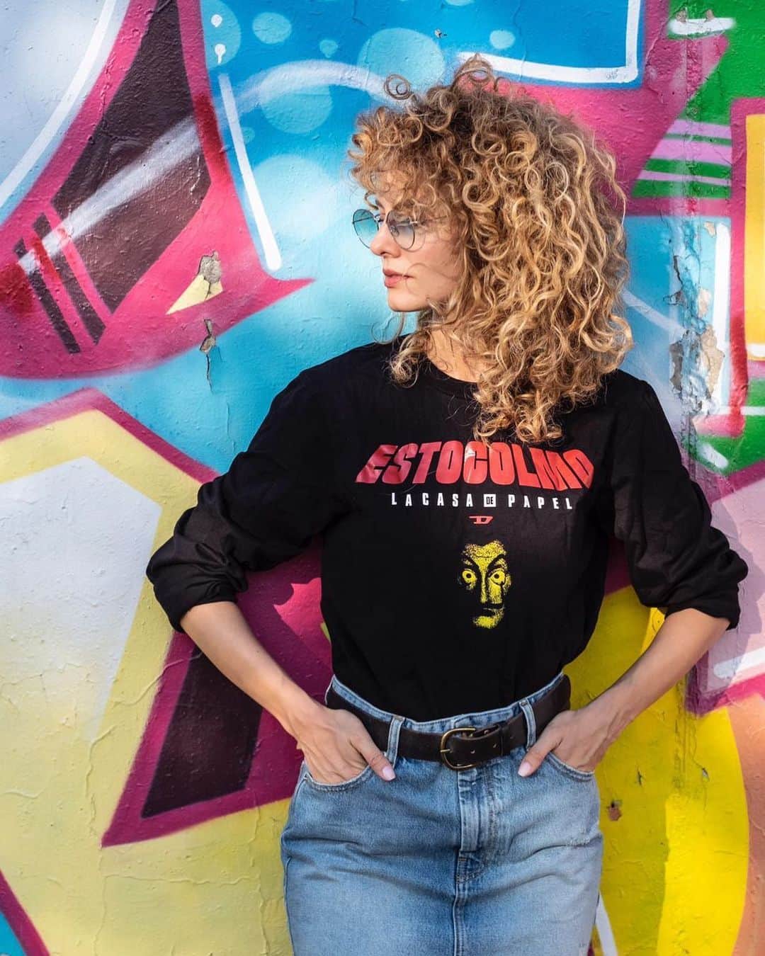 ディーゼルのインスタグラム：「From hostage to band member. Stockholm joined the @lacasadepapel band and so should you. #DieselxLCDP . . #repost @estheracebo “GRACiAS GRACiAS GRACiAS por todo eL amor que estamos recibiendo Es maraviLLoso cómo habéis recibido #lcdp3 y ahora sólo me queda añadir La banda nunca descansa.. Si quieres unirte, necesitas ACTiTUD y un Look moLón, como éste, q es @diesel #DieselxLCDP”」