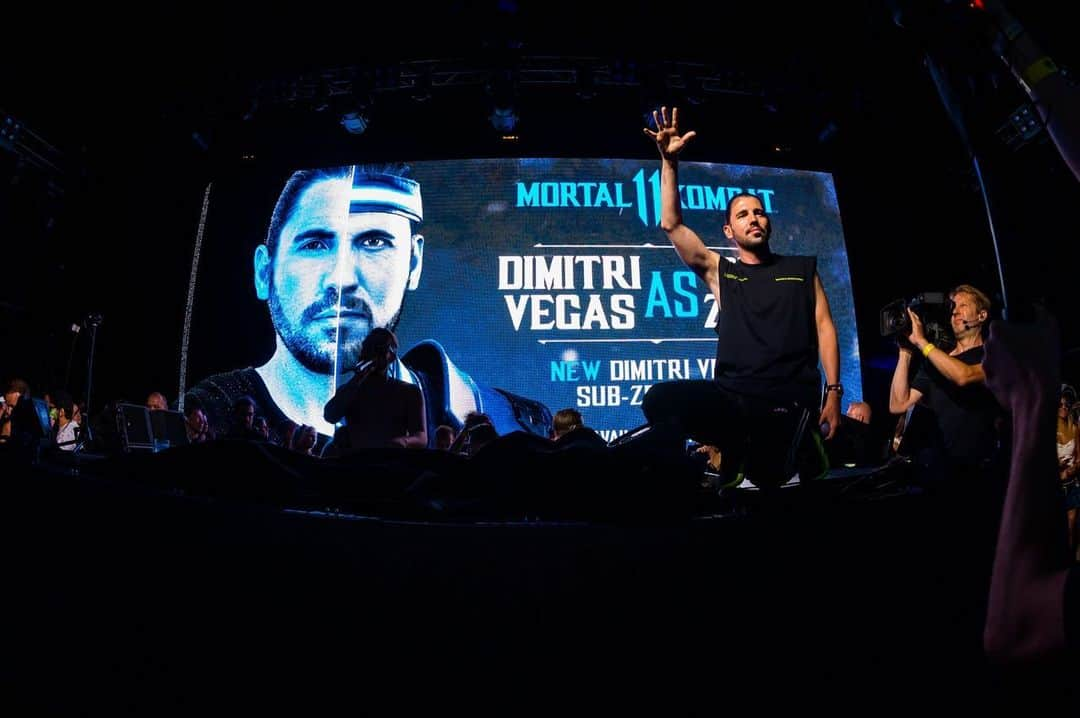 Dimitri Vegas & Like Mikeさんのインスタグラム写真 - (Dimitri Vegas & Like MikeInstagram)「Track #2 of the @tomorrowland EP got released at Tomorrowland this weekend while @dimitrivegas revealed his new character Sub Zero for #MK11 🎮 Free download via link in biooo」7月23日 19時05分 - dimitrivegasandlikemike