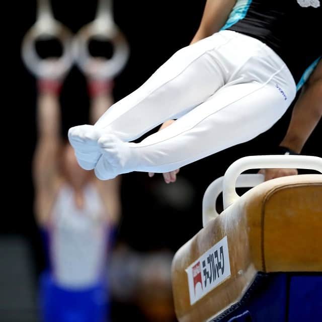 のインスタグラム：「【TOKYO2020まで まもなく１年】 体操の全日本種目別選手権であん馬の演技をする選手。真っすぐに伸びた脚が美しいです。（山） #TOKYO2020　#東京五輪 #東京オリンピック #パラリンピック #写真 #日経 #日経写真部 #東京 #Olympics #Paralympics #Japan #photo #photography #photographer #nikkei #visualambassadors #wonderful_places #instagood #main_vision #lensbible #tokyo」