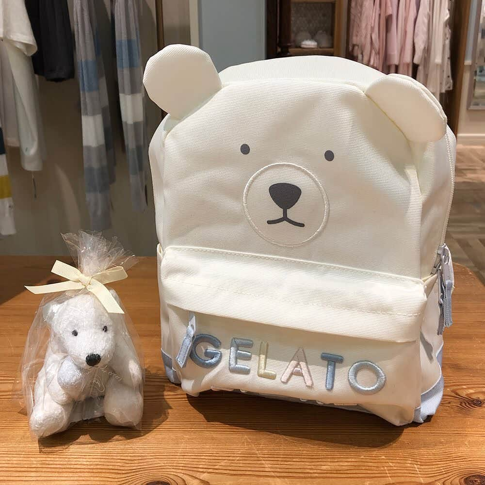 daimarusapporoさんのインスタグラム写真 - (daimarusapporoInstagram)「【〈ジェラートピケ〉POLAR BEAR FAIR✨】 . 天気予報を見ていると、これから暑くなりそうですね！ . 3階〈ジェラートピケ〉では、暑さを吹き飛ばしてくれそうな かわいらしいシロクマがモチーフのアイテムが勢ぞろいしていますʕ•ᴥ•ʔ . 冷感素材を使っているので触るとひんやり気持ちいいです💕 . 写真1枚目はのんびり寝ているシロクマがかわいい、クールファブリックのまくら。 抱っこすると、ひんやりと心地よく眠れます。 . 写真2枚目は夏の人気素材といえば、なめらかな肌触りの「スムーズィー」。 ネイビーと白の爽やかな配色なので幅広い人に似合います。 シロクマの冷感Tシャツとコーディネイト。 . 写真3枚目は冷却ミスト。 ボディ、スカルプ、ファブリックをそれぞれシュッとひと吹きするとクールダウン。 おうちでもお出かけ先でもボトルのシロクマがとてもキュート。 . 写真4枚目はシロクマが涼やかなポーチ。コスメなど小物を色々収納できます。 バッグに入れてお出かけのお供に！ . 写真5枚目は〈サーモマグ〉とコラボのアイスタンブラー。 しっかり密封するスクリューキャップなので倒れても安心。 外でも冷たいドリンクを楽しめる人気商品です。 . 写真6枚目はハンドタオルとミラー ハンドタオルは吸水速乾に優れたマイクロファイバー素材を使用。 汗をかきやすい夏の必需品です。お出かけにはミラーも一緒に。 . 写真7枚目はTシャツ、ロングパンツ、ジャガードポンチョ。 暑い夏のルームウエアに。冷感生地で快適。 ポンチョはビーチやプールにも。 . お子様用のアイテムもございます。 写真8枚目はシロクマkidsリュックとbabyガラガラ。 つぶらな瞳と耳がかわいいリュックは軽いナイロン素材のしっかりした作りに収納しやすいポケットをあしらって機能性十分。 babyガラガラもかわいらしいです。 . 9枚目はベビーTシャツ、ショートパンツ、ロンパース。 シロクマ柄を親子でお揃いでお召しいただけます！ . 夏を涼しく過ごすためのアイテムが勢ぞろいしておりますのでぜひ、店頭でご覧下さい❤️ . #ジェラートピケ #gelatopique #シロクマ #ルームウエア #夏 #POLARBEARFAIR #Tシャツ #大丸札幌」7月23日 19時13分 - daimarusapporo