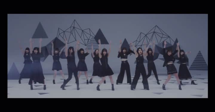 のインスタグラム：「@official_ske48  明日発売のシングルの中の、TYPE B版に入っている紅組の人生の無駄遣いの振付をさせて頂きました🔥  @yuhki_takahata ちゃんがセンター‼️てかあたいが振付した全曲に高畑ちゃんいるのよ❤️嬉しい❤️ 是非CDを手にとってみてね‼️ 途中のダンスシーンも見てもらいたい⭐️ こうやってske48の皆さんに携わらせて頂いて感謝です❤️ アシスタントの @yucca5225 @maooooonn24 もありがとう❤️ #ske48 #choreographer #avecoo #人生の無駄遣い #あたいの人生の無駄遣いって何だろ #笑 #紅組」