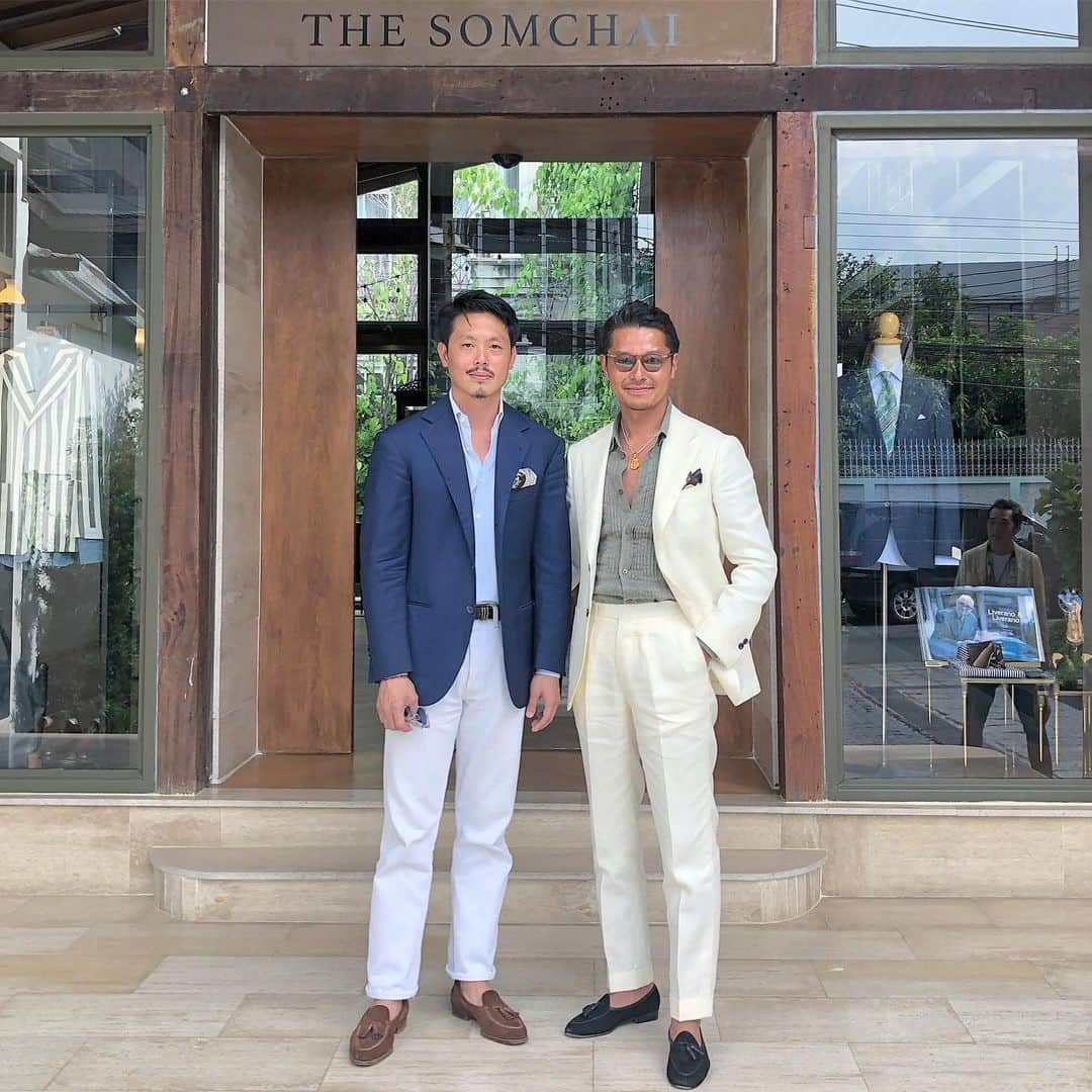 高田朋佳さんのインスタグラム写真 - (高田朋佳Instagram)「“good MTG in Bangkok with @thesomchaiofficial ...” ———————————————————————— #fashion #mensfashion #menswear #mnswr #mensstreetstyle #streetstyle #streetfashion #menwithstyle #menwithclass #menwithstreetstyle  #classicstyle #mensclothing #vintage #vintagefashion #vintagestyle #newclassic  #modernclassic」7月23日 19時21分 - tomoyoshi_takada