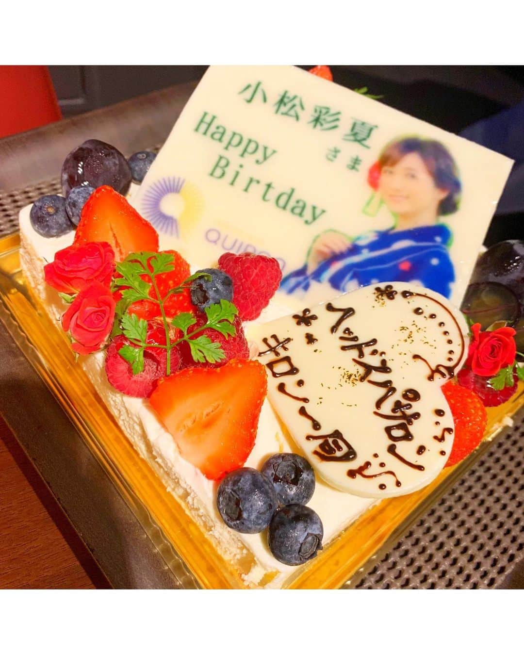 小松彩夏さんのインスタグラム写真 - (小松彩夏Instagram)「誕生日の今日はいつもお世話になっている《QUIRON -キロン-》さんで撮影でした★﻿ ﻿ 誕生日に素敵な皆さんと、素敵な場所で過ごさせて頂けるのは本当にありがたいなーと思って帰ろうとしていたら、まさかのサプライズ！！﻿ ﻿ お祝いして頂きました(/ _ ; )♡﻿ えーん(T ^ T)嬉しすぎました。。。﻿ ﻿ 本当に色々な方に支えられています。﻿ ﻿ フリーになってから﻿ 改めてそれを感じる毎日です。﻿ ﻿ 本当にありがとうございます！！﻿ ﻿ こんな私ですが...﻿ ﻿ みなさんこれからも﻿ よろしくお願いします！！﻿ ﻿ コメントもDMのメッセージも沢山ありがとうございます♡﻿ ﻿ 私、幸せです...♡﻿ ﻿ #誕生日 #当日 #バースデー #birthday #サプライズ #QUIRON #キロン #プラネタリウム #ドライヘッドスパ#ヘッドスパ #ヘッドスパ専門店 #ドライヘッドスパキロン #リラックス #メンテナンス #マッサージ #五感 #睡眠改善 #睡眠負債 #無呼吸症候群 #不眠症 #眼精疲労 #癒し#美容 #自分磨き #小顔 #気圧 #低気圧」7月23日 19時40分 - official_ayaka_502