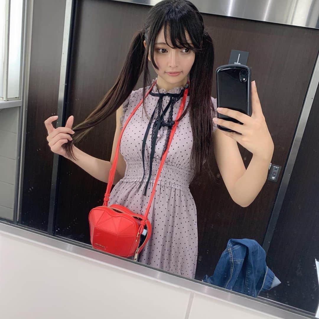 橋本ひかりのインスタグラム：「今日は宮澤正明さんとの撮影でした！ 緊張した(´๑•_•๑) お写真も頂けるみたいなので楽しみ❤  #グラビア #グラドル #グラビアアイドル #橋本ひかり #モデル #ツインテール #私服 #model」