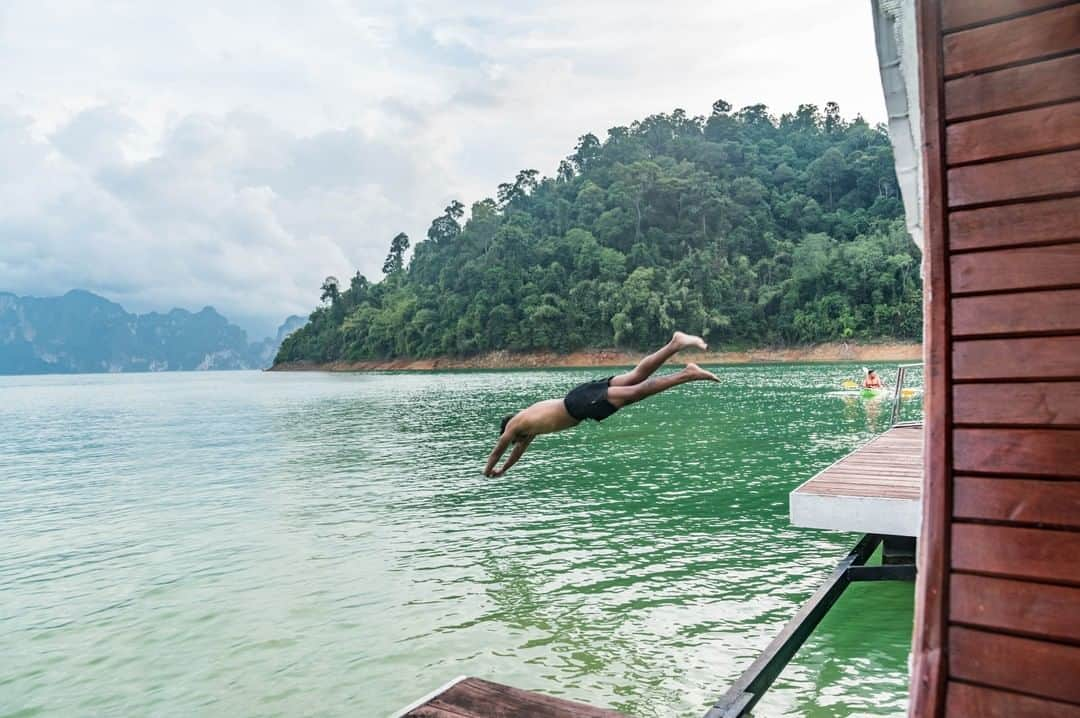 ルフトハンザさんのインスタグラム写真 - (ルフトハンザInstagram)「Cool off from the day’s activities and take a dip in the green water of the bay. #FindYourAdventure #Lufthansa #FlyToBangkok」7月23日 20時01分 - lufthansa