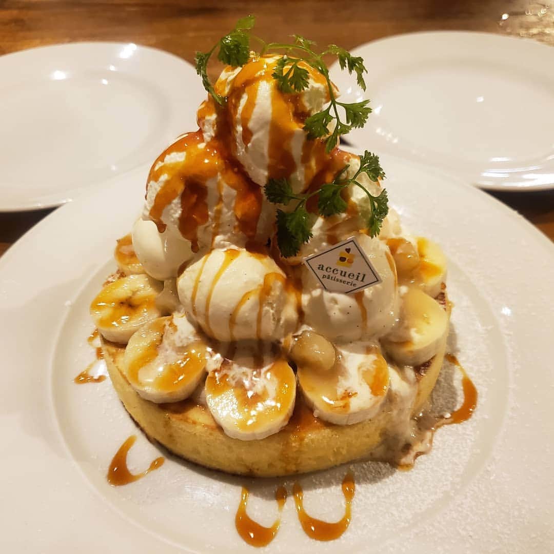 信江勇のインスタグラム：「バイト終わりにまりりんと#accueil でパンケーキ食べに行きました🎵  オムライスもめちゃめちゃ美味しい(*^^*) 卵とろとろふわふわで最高です(*´∀`)♪ パンケーキもハーフサイズで大満足( ﾉ^ω^)ﾉ 生地の弾力が私好みです(* ﾟ∀ﾟ)」