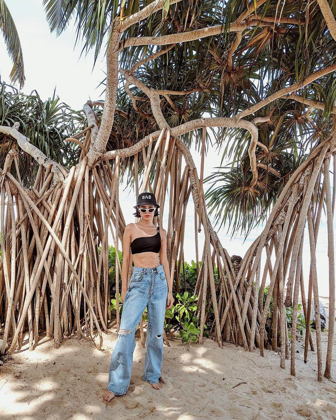 大屋夏南さんのインスタグラム写真 - (大屋夏南Instagram)「Beach day 🖤 からのプーケット🏝太陽たくさん浴びて、波の音を聞いて深呼吸💨 ・ ・ #beachday #phuket #ootd #look #プーケット #タイ」7月23日 20時01分 - __kana_oya__