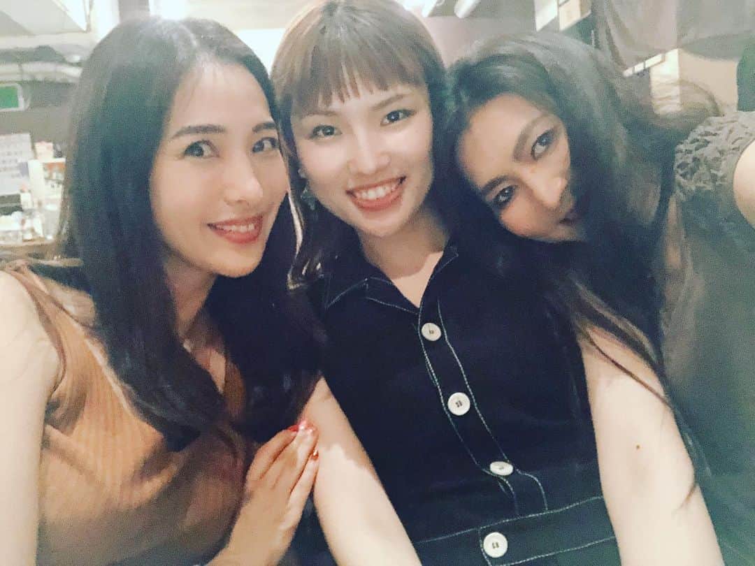 i_am_happpyのインスタグラム：「. . . 学ぶこともたくさんあり楽しい夜でした❤️ 日々の出会いに感謝！ . . #みんなと写真撮ったけどこれしかない泣」
