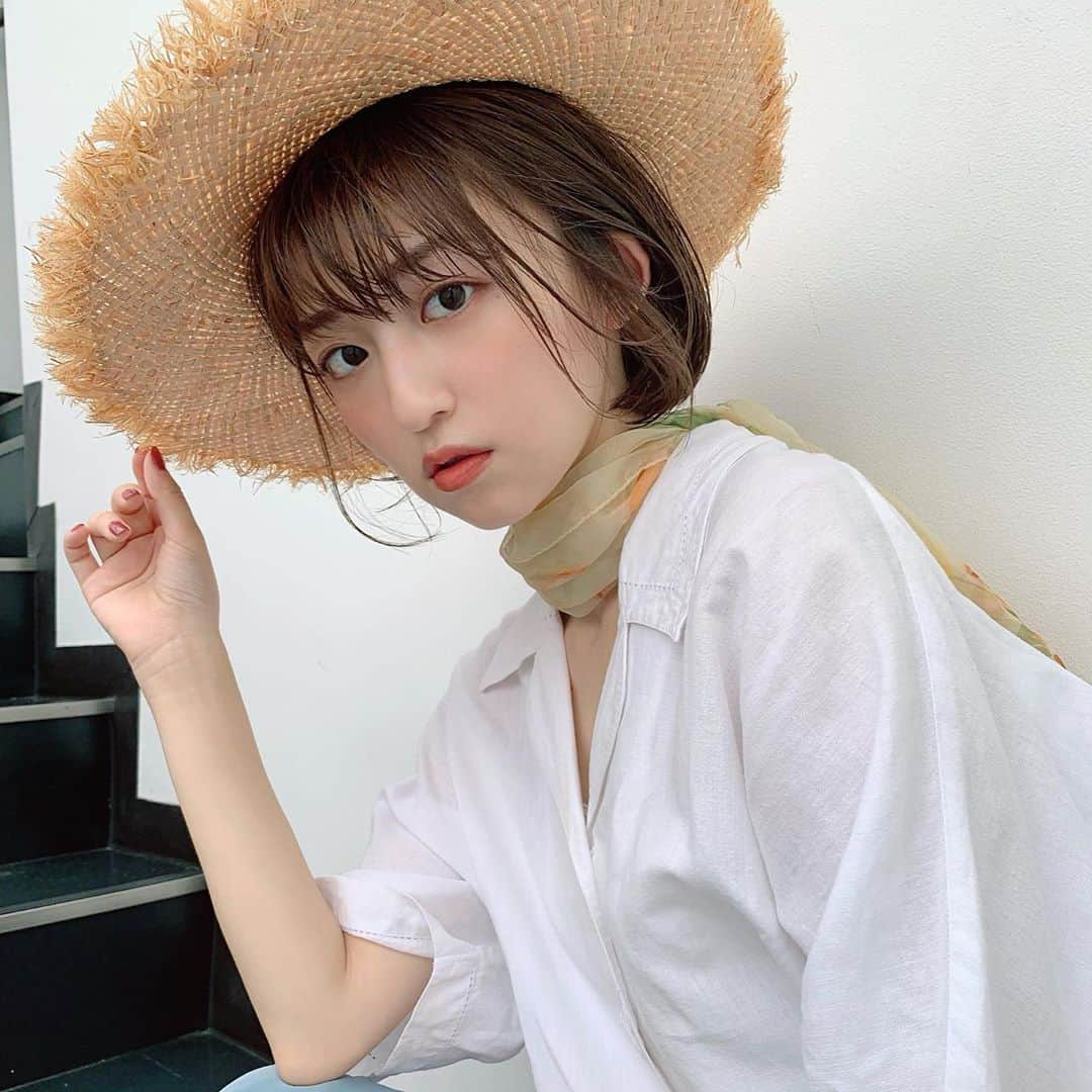 石井陽菜さんのインスタグラム写真 - (石井陽菜Instagram)「﻿ ﻿ こんな大きい麦わら帽子かぶって﻿ どこか海に行きたいな〜﻿ ﻿ 秋の海外旅行は、バリと台湾に決まりました☻﻿ ﻿ #麦わら帽子 #スカーフ女子 #石井陽菜」7月23日 20時16分 - ishii__haruna