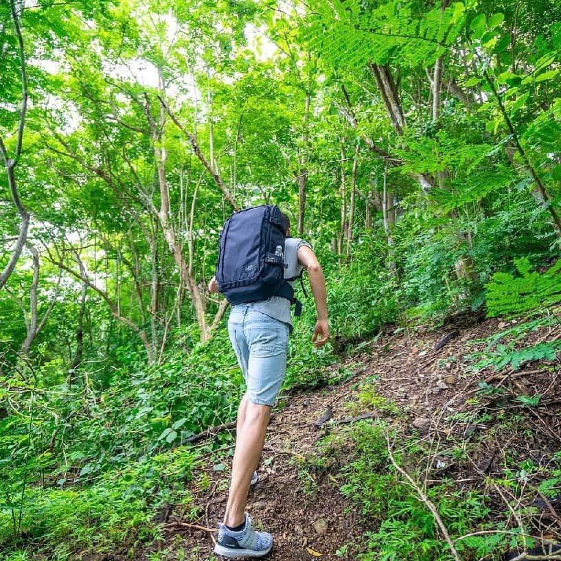 CABINZEROさんのインスタグラム写真 - (CABINZEROInstagram)「🤙🏻 What are you waiting for???? #cabinzero ......... Conquer the hight mountain ⛰🌋🗻 #backpack #traveling #travellightwithus #world #risky #discover #adventure 🎒🎒🎒🗺📱⌚️」7月23日 20時23分 - cabinzero