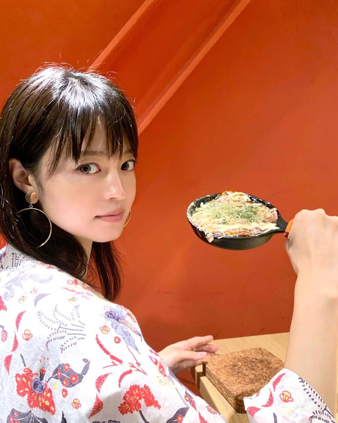 小林涼子さんのインスタグラム写真 - (小林涼子Instagram)「. あほ焼き たこ焼きみたいな味だけど なんも入ってないからあほ〜 🐙 カラーコンタクトで ヘーゼルナッツ色の瞳も たまには、いいでしょう？ . ✈️東京で大阪✈️ #日本 #東京で #大阪 #美味しい #ごはん #世界のごはん #世界のグルメ #グルメ世界一周 #トコ旅 #ダイエットは明日から #美容 #beauty #food #eat #worldfood #tokyo #tokyofoodtransit #tokyofoodtrip  #happy  #먹스타그램 #식사  #吃 #很好」7月23日 20時44分 - ryoko_kobayashi_ryoko