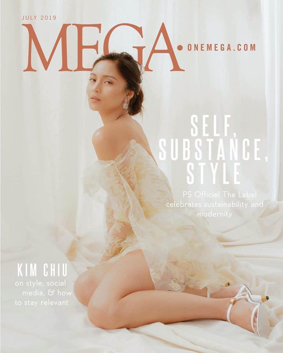 Kim Chiuさんのインスタグラム写真 - (Kim ChiuInstagram)「“That Feeling na nadapa ka sa harap ni crush!!!!😝 “Ar-HI!” 😍k bye!!!😅👋🏻. . .  #Repost @mega_magazine ・・・ Needing no introduction, our MEGA Digital cover star #KimChiu is no stranger to the spotlight. Decked in easy, breezy pieces from @psofficielthelabel’s sustainable line, the multi-hyphenate talks about her honed sense of style, how she utilizes social media, and how to stay relevant in the digital age. ⁣ ⁣ Read more about Kim Chiu’s sense of self, substance, and style by clicking the link in bio.⁣ ⁣ Photographer @shairaluna ⁣ Art Direction Shaira Bungcag⁣ Beauty Direction @marellaricketts ⁣ Makeup @jakegalvez ⁣ Hair @iammjrone ⁣ Styling @rjroquestar ⁣ Assisted by @iamdanielreyes_ ⁣ Shoot Coordination @theadmartin ⁣ Special thanks to @itspatriciasnts⁣ ⁣ Ruffled organza minidress by @psofficielthelabel. Drop diamond earrings by @lunabydrakedustin.」7月23日 20時44分 - chinitaprincess