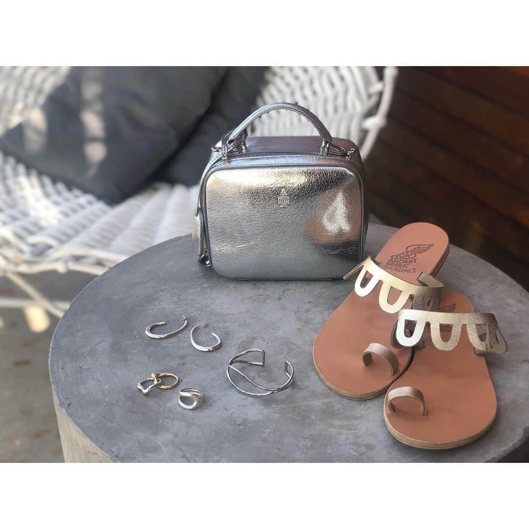 のインスタグラム：「✴︎ 普段はゴールド派だけど… . 夏はシルバーも好き😍 . . 🛍 @markcross . 👡 @ancientgreeksandals . 💍 @stellarhollywood . . #vacation #hawaii #outfit #fashion #ootd #coordinate #stylepost #ootd_cob #instafashion #instadaily #instalike #instagood #instapic #instatravel #markcross #ancientgreeksandals #stellarhollywood #コーディネート #コーデ #ファッション #ハワイ #マーククロス #エンシェントグリークサンダルズ #ステラハリウッド」