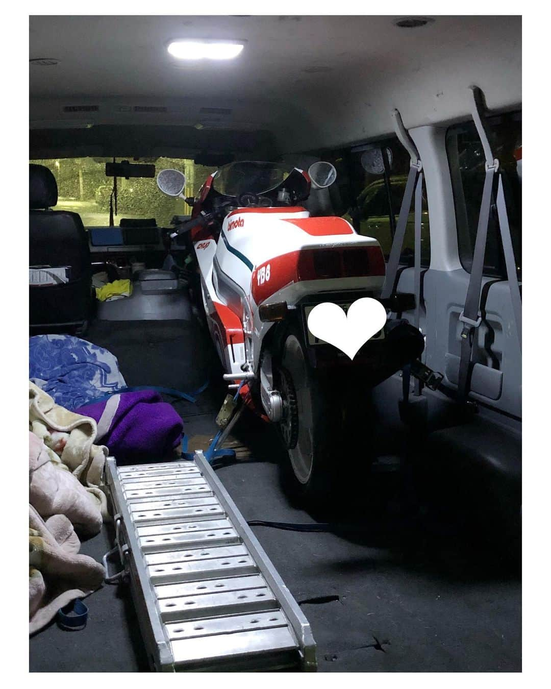 真矢さんのインスタグラム写真 - (真矢Instagram)「ハーレーの車検が終わった🏍👍 ちょうど引き取りに行く頃に雨😩☂️ カッパ再出動🐸 この時期のカッパは蒸れ過ぎてマジ辛いよ🥵 帰ってきたらボタボタ汗落ちたわ🥵💦 そして同日bimota師匠が、『bimota博士』の元へドナドナされて行きました🚛 師匠が再起動した際には、お迎えに参ります😌✨ちょうどツーリングシーズンかな☺️ メンテナンス苦手な私でも、もっと扱いやすい仕様になってお戻りになられる予定👍 8月もそこそこ忙しいし、9月は死ねるレベルに忙しいので、レースのない10月はツーリング月間にするぞ〜🏍✨‼️ ✴︎ ✴︎ #harleydavidson #flstn #softaildeluxe #一国サイクルワークス  #bimota #bimotayb8 #mymotorcycle  #手のかかる子ほど可愛いってやつ  #子とか恐れ多い #bimota師匠 #乗せて頂いてます  #アメリカンなら任せろ #アメリカン歴20年 #ssまだまだヒヨッコ #精進します  #ladyrider #maya #真矢」7月23日 20時52分 - smile_mayaya