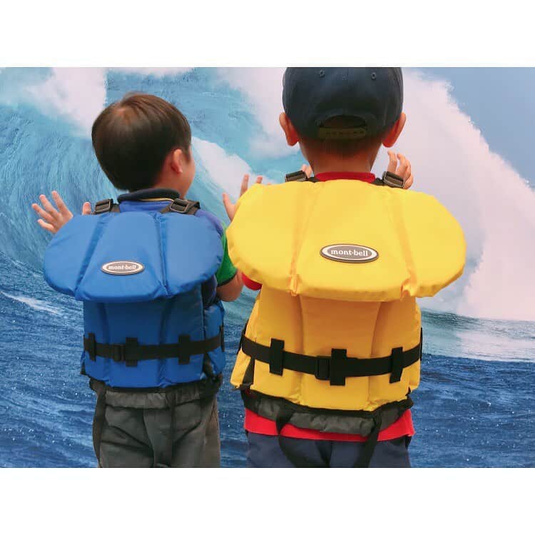 大谷朋子さんのインスタグラム写真 - (大谷朋子Instagram)「♡ * いよいよ夏本番！ 海や川へ遊びに行く方も多いと思います🏖 私も海に癒されたいな〜と思っているところ。 * 昨日は、ららぽーと豊洲で開催された 「海のそなえ 未来会議 2019夏」という イベントに参加してきました🌊 * 子供にとって学びがいっぱいの海♡ 息子も水遊びや釣りが大好きなので、海や川に連れて行ってあげたいなぁと思っています🐠 一緒に遊んでいる大人へも癒し効果があるっていうし♡ * ホンマでっか!?TVでもおなじみの澤口先生は、 「海はいいことしかない！脳科学的にも。どんどん行きましょう！！」とお話されていました◡̈⃝ * でも、そこで注意すべきは水難事故。 ほんの数センチでも溺水するし、ほんの一瞬で事故は起こるし、本当に本当に怖い！！ * トークゲストの吉川さんからは、 幼稚園のお泊まり保育の川遊びでお子さんを亡くされたというお話を伺いました。 それを聞いて、胸が張り裂けそうにな気持ちになりました。 * その事故以来、川や海で遊ぶ際は、 絶対に子供から目を離さない！！ そして、ライフジャケットを着用する！！ ということを呼びかけているそうです。 * 人は一瞬で溺れてしまうという事実を知る 「知識のそなえ」、 誰かが溺れていたときに、助けに行かない！すぐに通報などの「行動のそなえ」、 ライフジャケットなど正しく選択、装着する「装備のそなえ」。 * 安全に過ごす知識を持って、 海や川へ遊びに行くために、私も早速ライフジャケットを用意しました♪ * 楽しく、思いっきり海で遊べるように、 きちんと“海のそなえ”をして、お出かけしたいです🐬 * * #海のそなえ #海と日本プロジェクト #そなえて海に行こう #夏休み #夏休みお出かけ」7月23日 20時45分 - tomoko_ohtani
