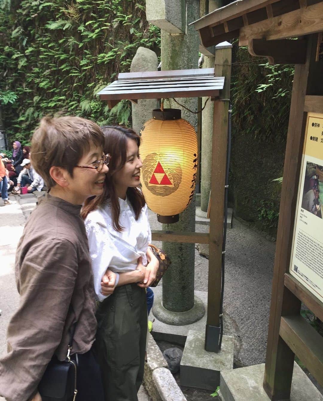 ちょびさんのインスタグラム写真 - (ちょびInstagram)「懐かしい母との写真🧸 きっとこの時の東京旅行は 一生忘れないだろうなと思う♡ 想い出のいっぱい詰まった旅。 . 母はいつもお洒落で可愛くて だいすきです👩🏻‍🦰憧れなひと。 . #travel#family#mymother#東京旅行#銭洗い」7月23日 20時47分 - kaoriririn15