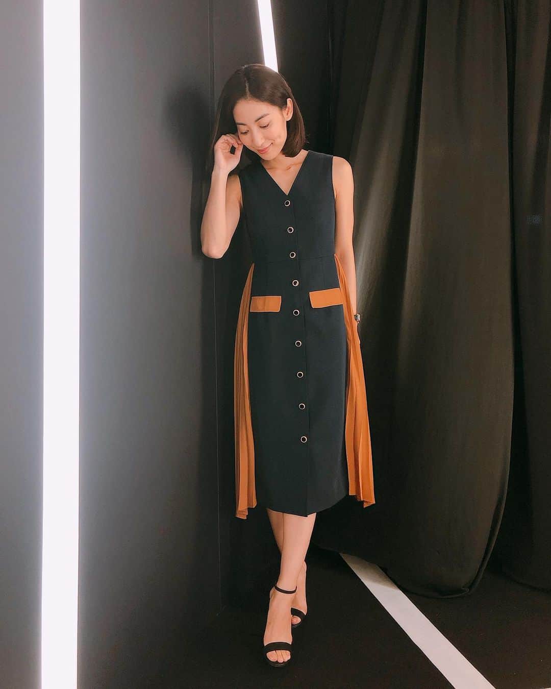 大久保麻梨子さんのインスタグラム写真 - (大久保麻梨子Instagram)「2019 新舞台藝術節 記者會 時光の手箱又要和大家見面唷！ 還沒看到的朋友們敬請期待🙌🏻✨ 好久不見的瓊煖姐❤️有要和很棒的前輩演員一起演舞台劇好開心🥳好期待啊啊啊〜 👗 @marjorie_official  今日は芸術祭の記者会見でした！ 今年3月にご好評いただいた舞台 #時光の手箱 また皆さんに観ていただけることになり嬉しいです😃 ステキで大好きな先輩達に久々に会えてテンション上がりました！今からすごく楽しみです！  #台湾 #舞台 #時光の手箱 #japanesefashion #japanesegirls #japanesemodel #japaneseculture #japanese #japanesestyle #chicas #japones #japon #japanesegirl #festivalfashion #japantrip  #소녀시대 #아름다움 #여성 #belleza #chica #modelo #modelos #modelo #모델 #แบบ #สาว #สาวๆ #สาวสวย #สาวอวบ #model」7月23日 20時58分 - marilog0907