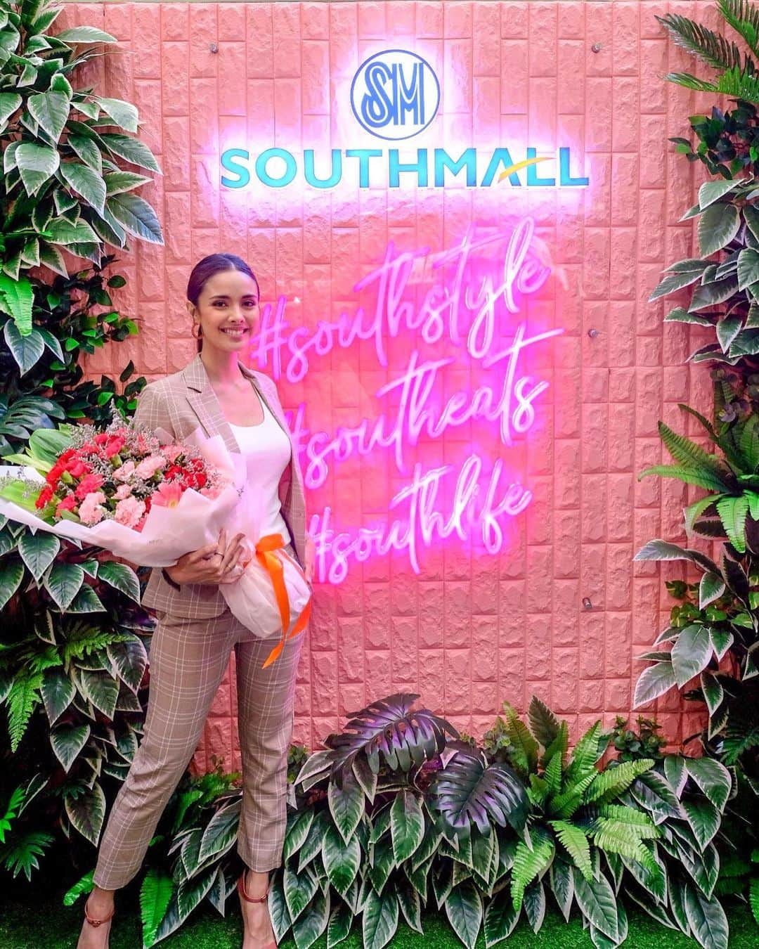 ミーガン・ヤングさんのインスタグラム写真 - (ミーガン・ヤングInstagram)「Found a new place like home down south 💗 Thank you SM Southmall for the warmest welcome as your first ever ambassador! Truly a gem of the south where I can shop the latest trends, taste the world, and live the moment with my  friends and family.  Hope to #SeeYouDownSouth ✨✨✨」7月23日 21時06分 - meganbata