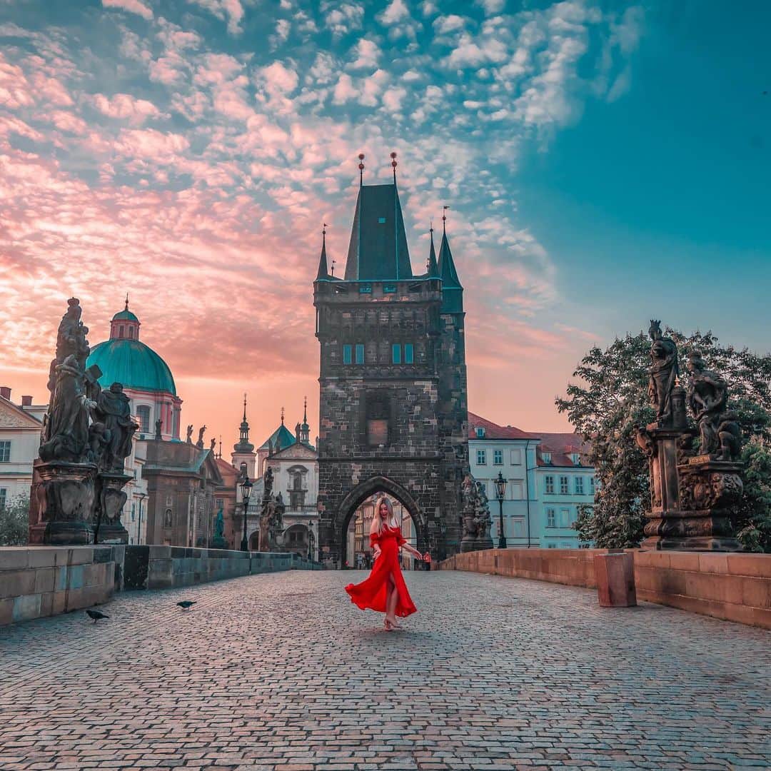 Stella Leeさんのインスタグラム写真 - (Stella LeeInstagram)「💃🏼 💃🏼💃🏼 Recreating the iconic dancing emoji in front of Old Town Bridge Tower during the dusk when no one is watching . Do you think I recreate it well? What emoji I should recreate next? 😂」7月23日 21時12分 - stellalee92