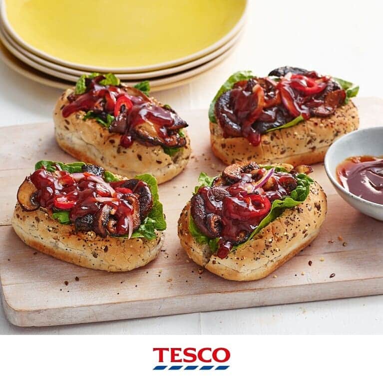 Tesco Food Officialさんのインスタグラム写真 - (Tesco Food OfficialInstagram)「Bring some big, healthier ideas to this weekend’s BBQ! Search ‘Healthy’ on Tesco Real Food to find these recipes and more – link in bio.  BBQ ‘SHROOM BUNS – make ‘meaty’ mushrooms the star  ASPARAGUS & CHORIZO SKEWERS – the ultimate dairy- and gluten-free side  BEEF AND MUSHROOM BURGER – try lean minced beef for burger patties  GRIDDLED PINEAPPLE & BANANA ICE CREAM – go for a fruit-based vegan dessert everyone can enjoy」7月23日 21時16分 - tescofood