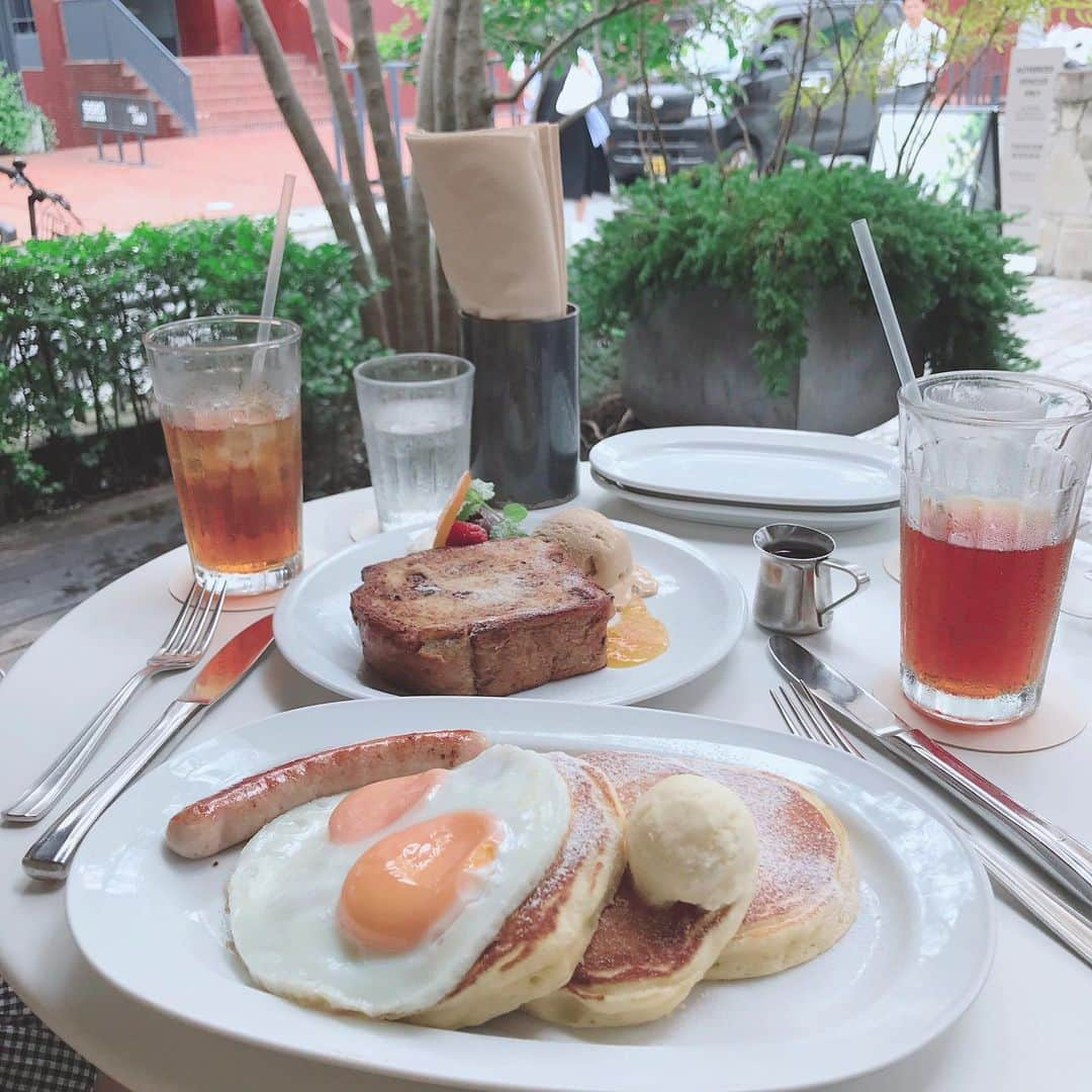 鈴木茉由さんのインスタグラム写真 - (鈴木茉由Instagram)「🥞☀️☀️☀️ ももちゃんが美味しそうに撮ってくれたやつもらった😹❤️ アイスティーお代わりできるから 引くほどお代わりしたよね😹😹 笑顔で注いでくれた店員さんありがとうございます😹❤️ . #crisscross #表参道カフェ #パンケーキ #フレンチトースト」7月23日 21時24分 - mayu__09