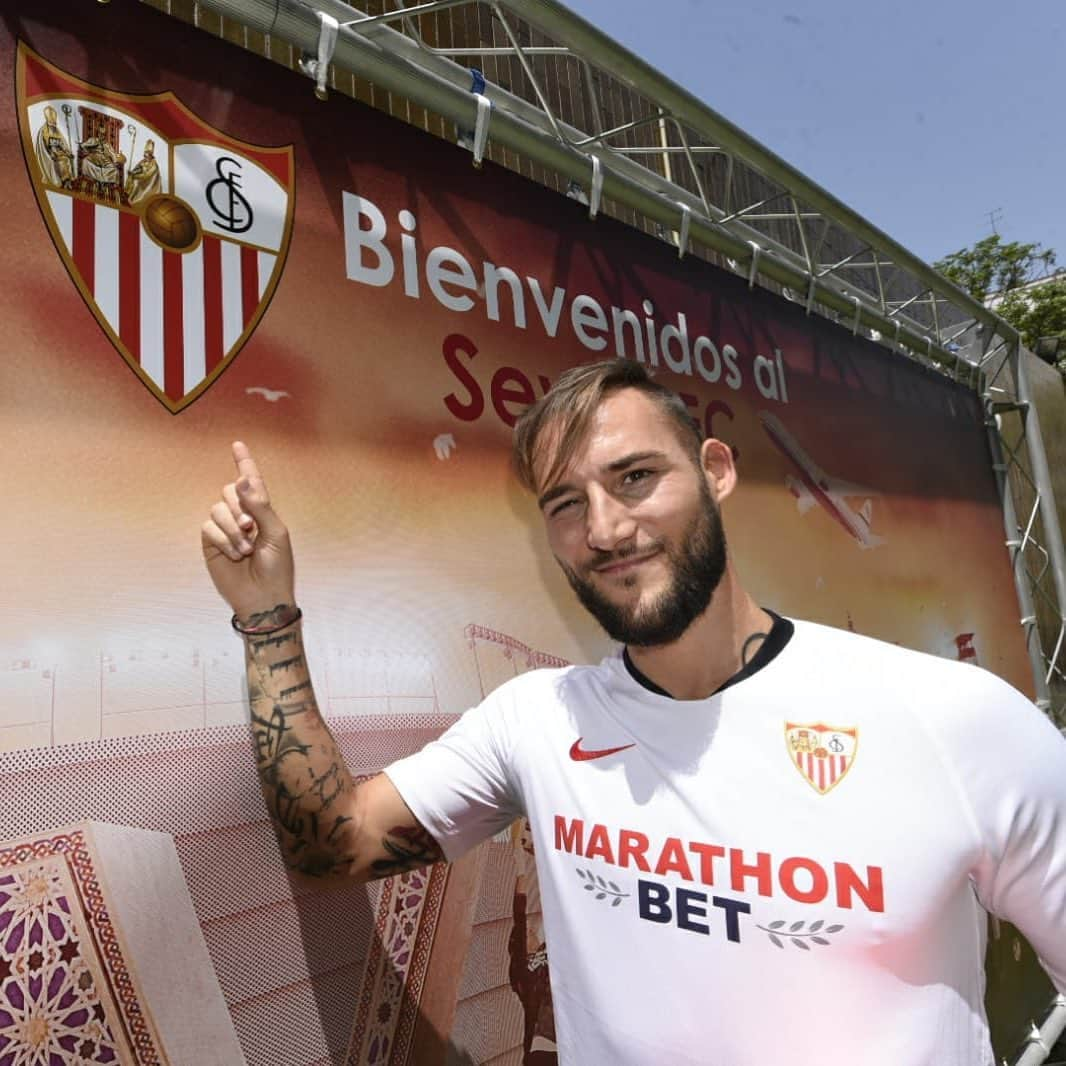 セビージャFCさんのインスタグラム写真 - (セビージャFCInstagram)「Your new home, @nemanjagudelj. 😉👌 #welcome #bienvenido #sevilla #sevillafc #wearesevilla #laliga #gudelj」7月23日 21時25分 - sevillafc