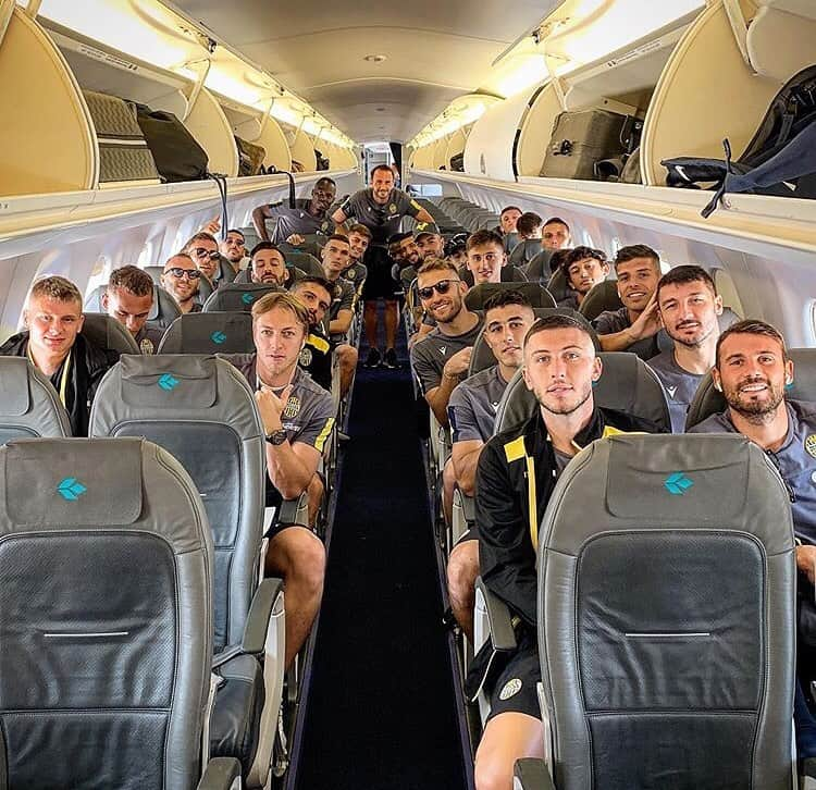 ミゲル・ヴェローゾさんのインスタグラム写真 - (ミゲル・ヴェローゾInstagram)「Teammates 🇦🇹 🛫#Feldkirchen2019 #ritiro @hellasveronafc」7月23日 21時37分 - miguelvelosoofficial