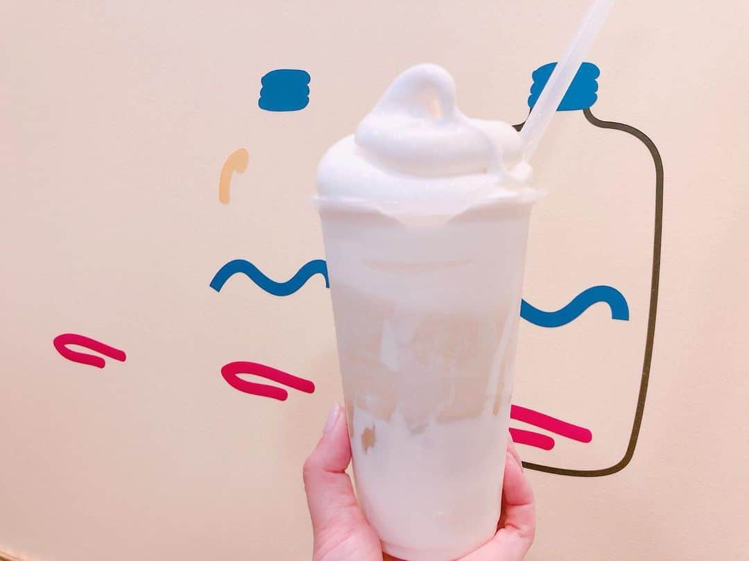 増田愛里菜のインスタグラム：「ラフォーレ原宿にあるmachimachi 🐶🥤💛💙 .  @machimachi_japan  @machimachi__official . . 季節限定の #メロンチーズティー 🍈🍈🍈 . やっと飲みに行ってきたよ😌💕 . . メロンとチーズの組み合わせ。。最高に美味しかった🧀🍈😭 . #machimachi #tapioca #cafe #sweets #gourmet #Tokyo #マチマチ #ラフォーレ原宿 #鉄観音チーズティー #チーズティー #神のチーズティー #メロンチーズティー #季節限定 #タロイモ #タピオカ #タピオカ巡り #スイーツ #原宿スイーツ #東京スイーツ #原宿 #東京」