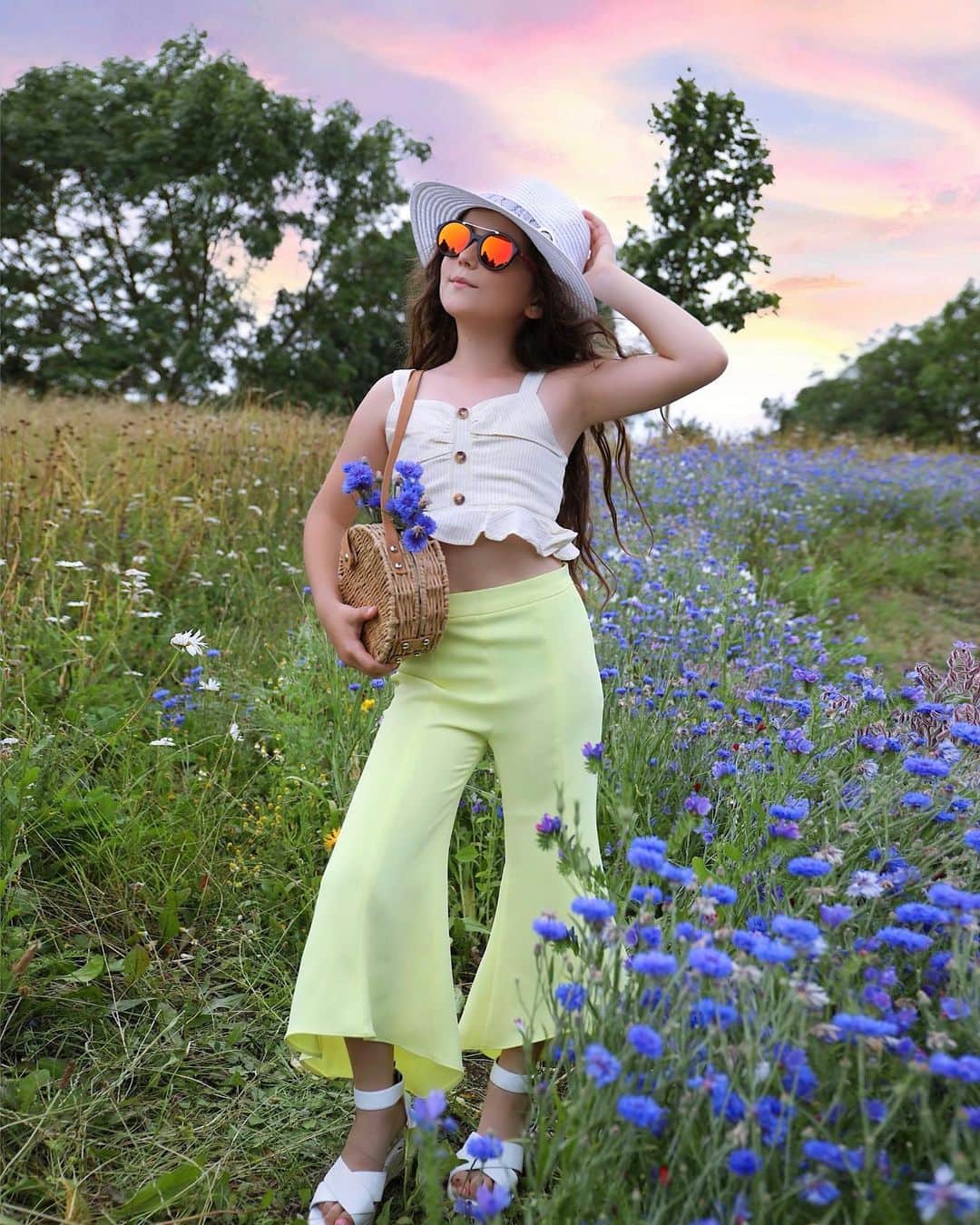Laertaさんのインスタグラム写真 - (LaertaInstagram)「When my @italoptik sunglasses match with the sky 😀  Outfit @riverisland #iamweringri」7月23日 21時31分 - fashion_laerta