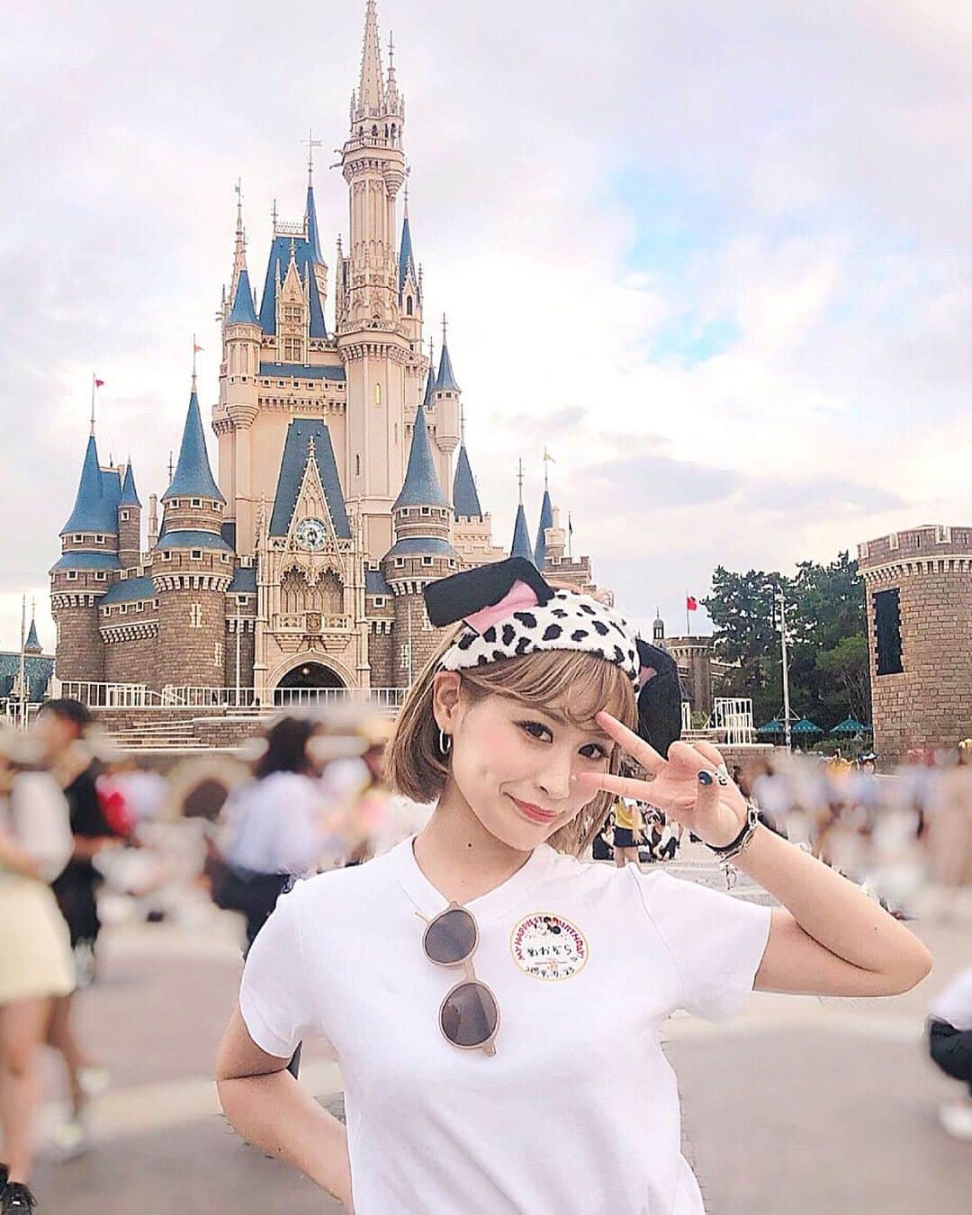 のインスタグラム：「トーキョーディズニーランド☆ お誕生日でした💓 本日7月23日で25歳になりました👶🏻 まだまだ未熟者ですが 今後ともよろしくお願い申し上げます。 . . #tokyodisneyland #disneyland #birthday #mybirthday #ビジョビ#誕生日」