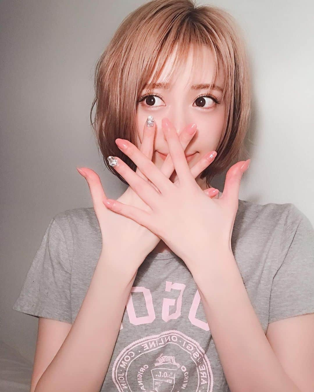 新部宏美さんのインスタグラム写真 - (新部宏美Instagram)「💅new💗💗💗 * 肌になじむかわいらしいピンク🥰 * #ピンクネイル#ストーンネイル#キラキラネイル#ぴろネイル」7月23日 21時48分 - piromin_1202