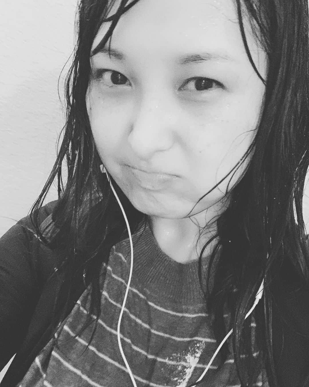 中川朋美のインスタグラム：「*⋆✈︎*⋆✈︎*⋆✈︎*⋆✈︎*⋆✈︎﻿ ﻿ ﻿ 雨に降られたー﻿ ﻿ ﻿ ﻿ ﻿ びしょびしょ﻿ ﻿ ﻿ ﻿ ﻿ ﻿ すぐお風呂入ってきた！﻿ ﻿ ﻿ ﻿ ﻿ *⋆✈︎*⋆✈︎*⋆✈︎*⋆✈︎*⋆✈︎」