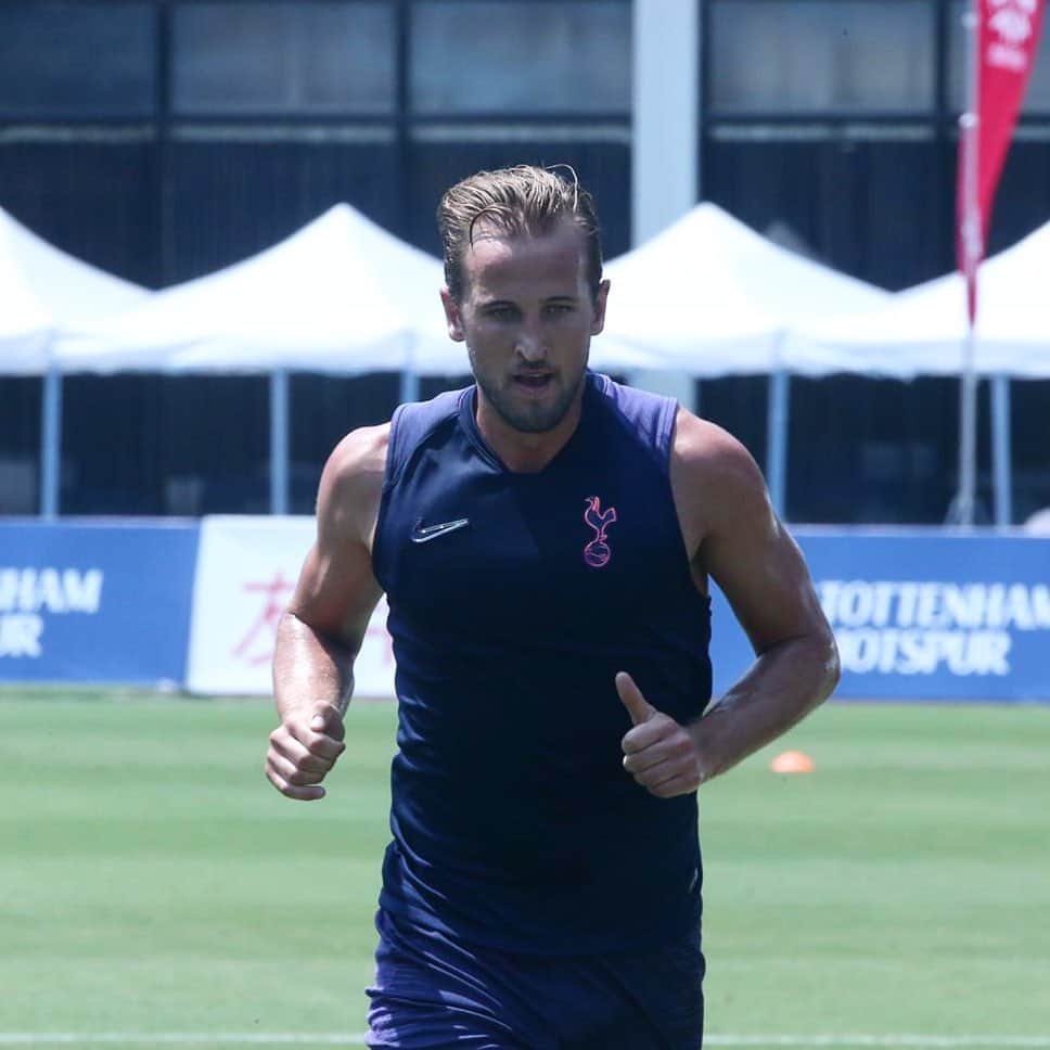 ハリー・ケインのインスタグラム：「Great to be in Shanghai working hard ! 💪」
